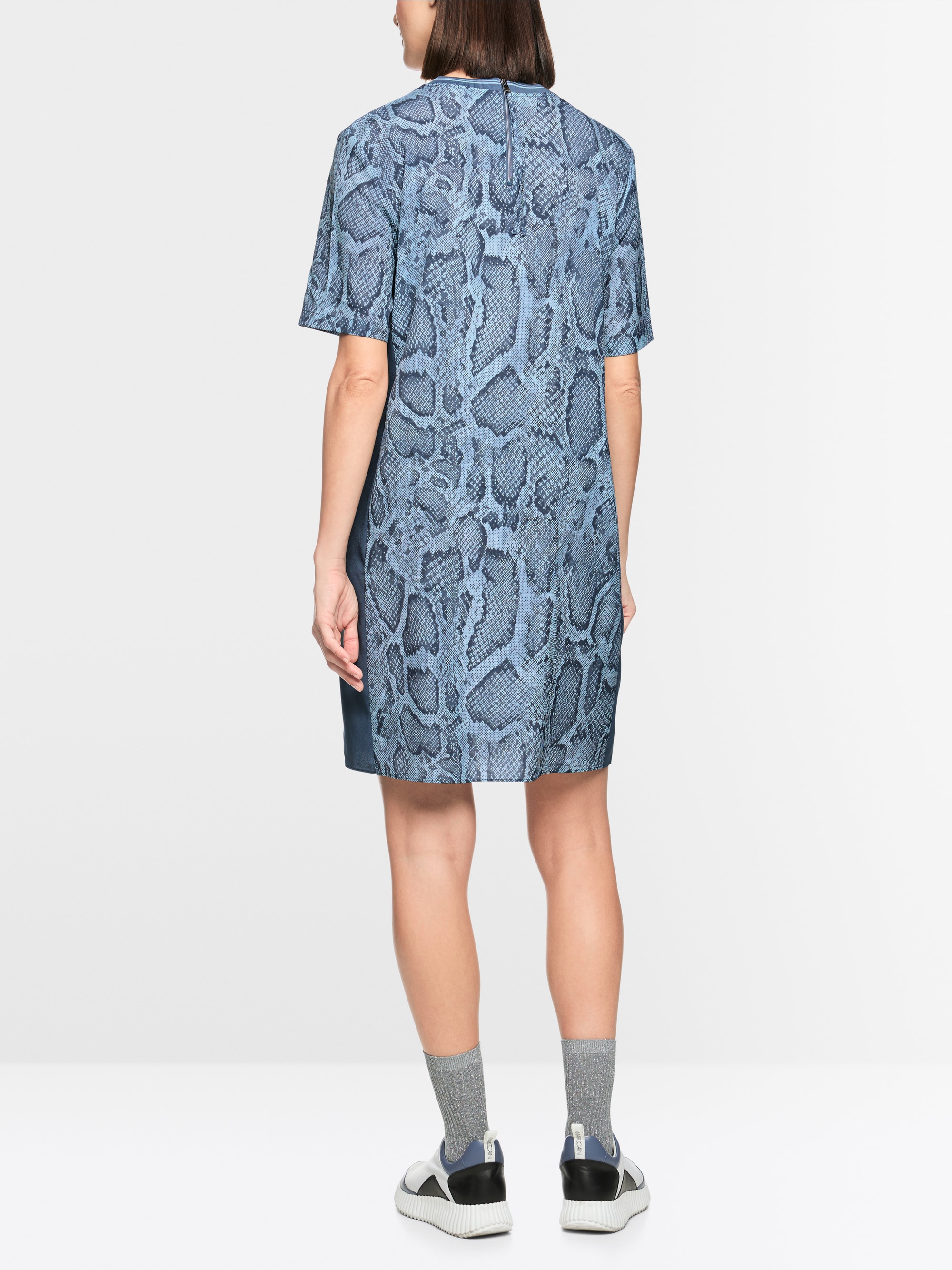 Loose-fitting dress with animal print
