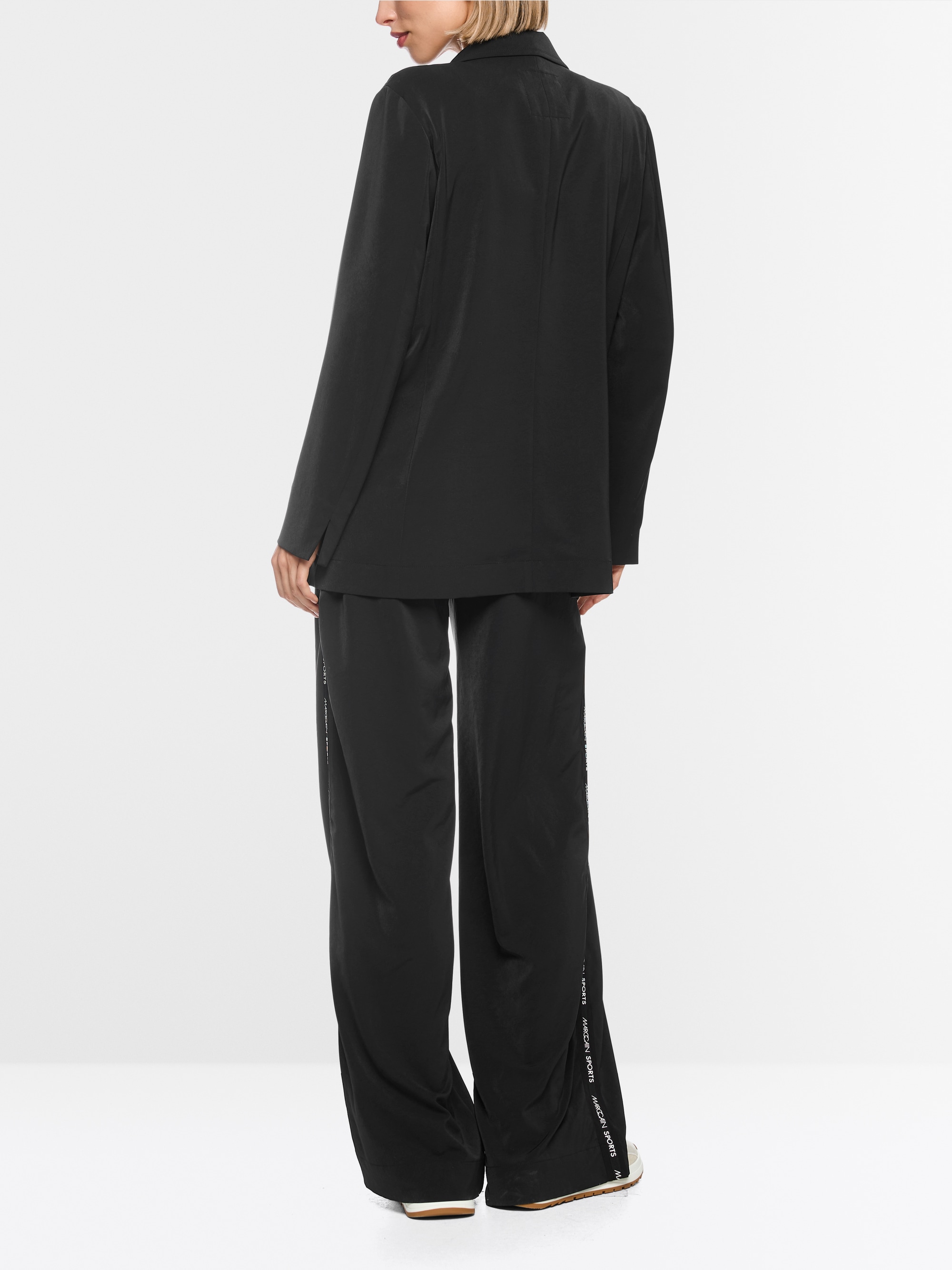 Casual blazer with deep lapels