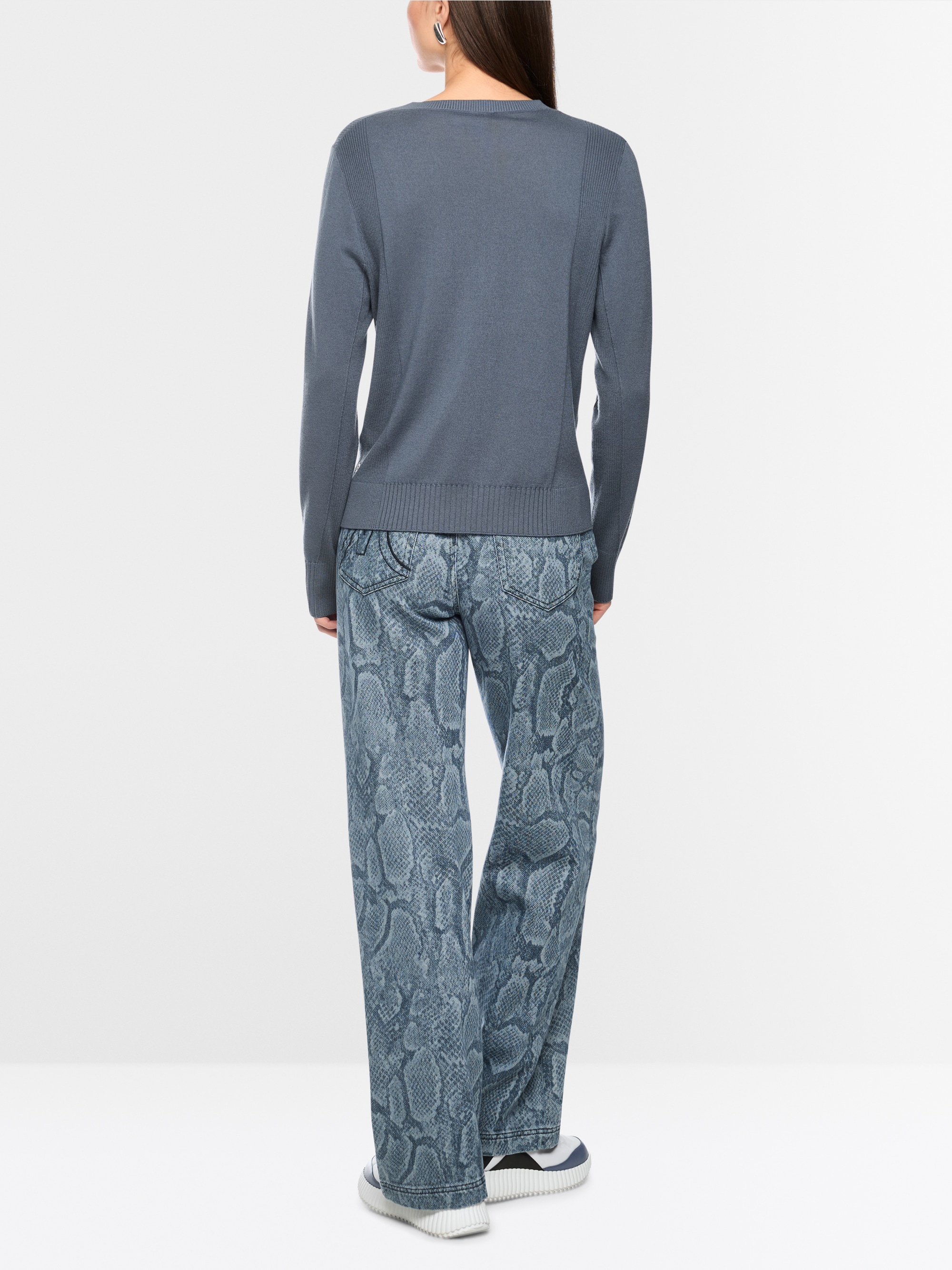Lightweight jumper