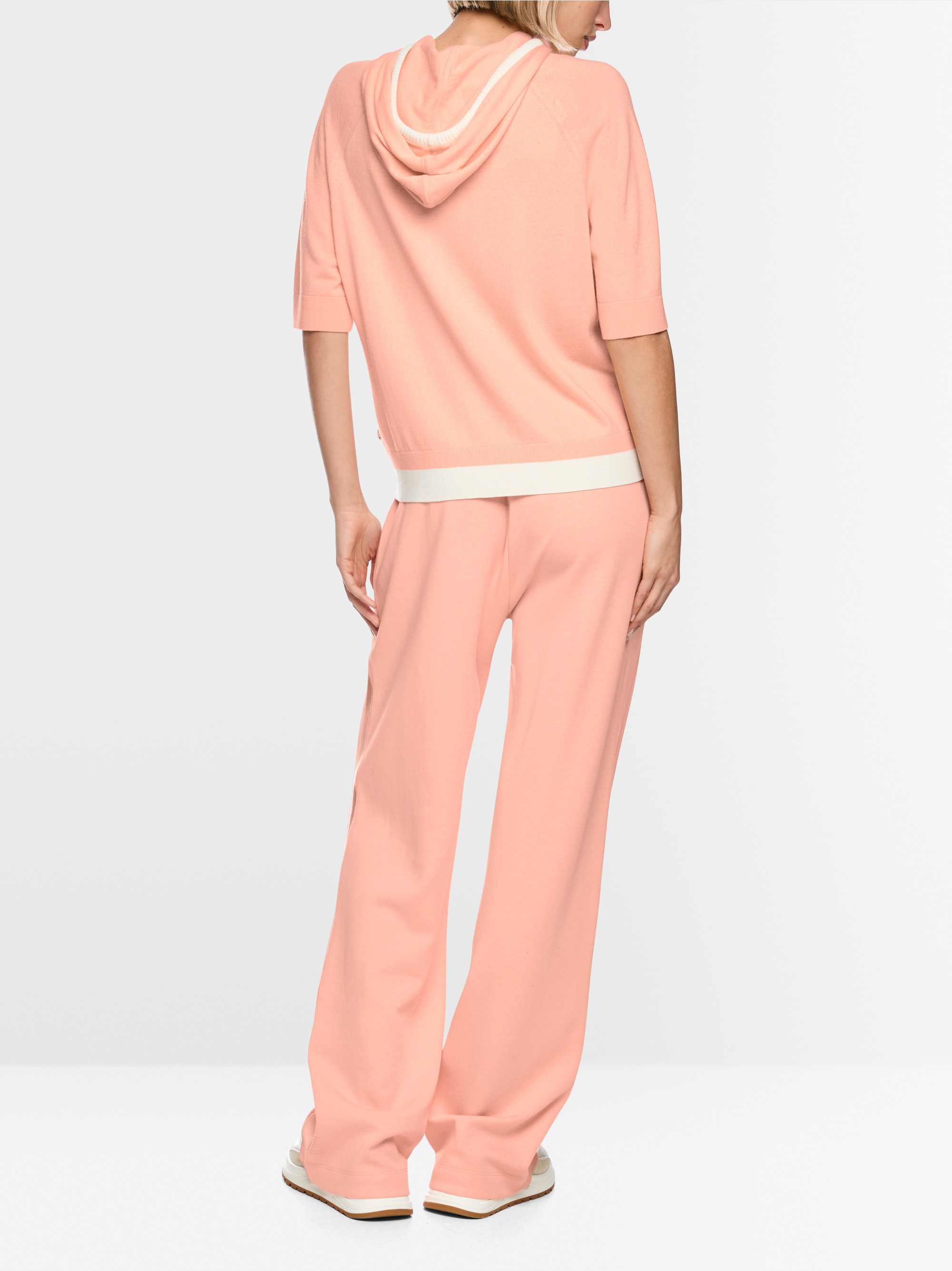 Fine-knit hoodie with contrast details