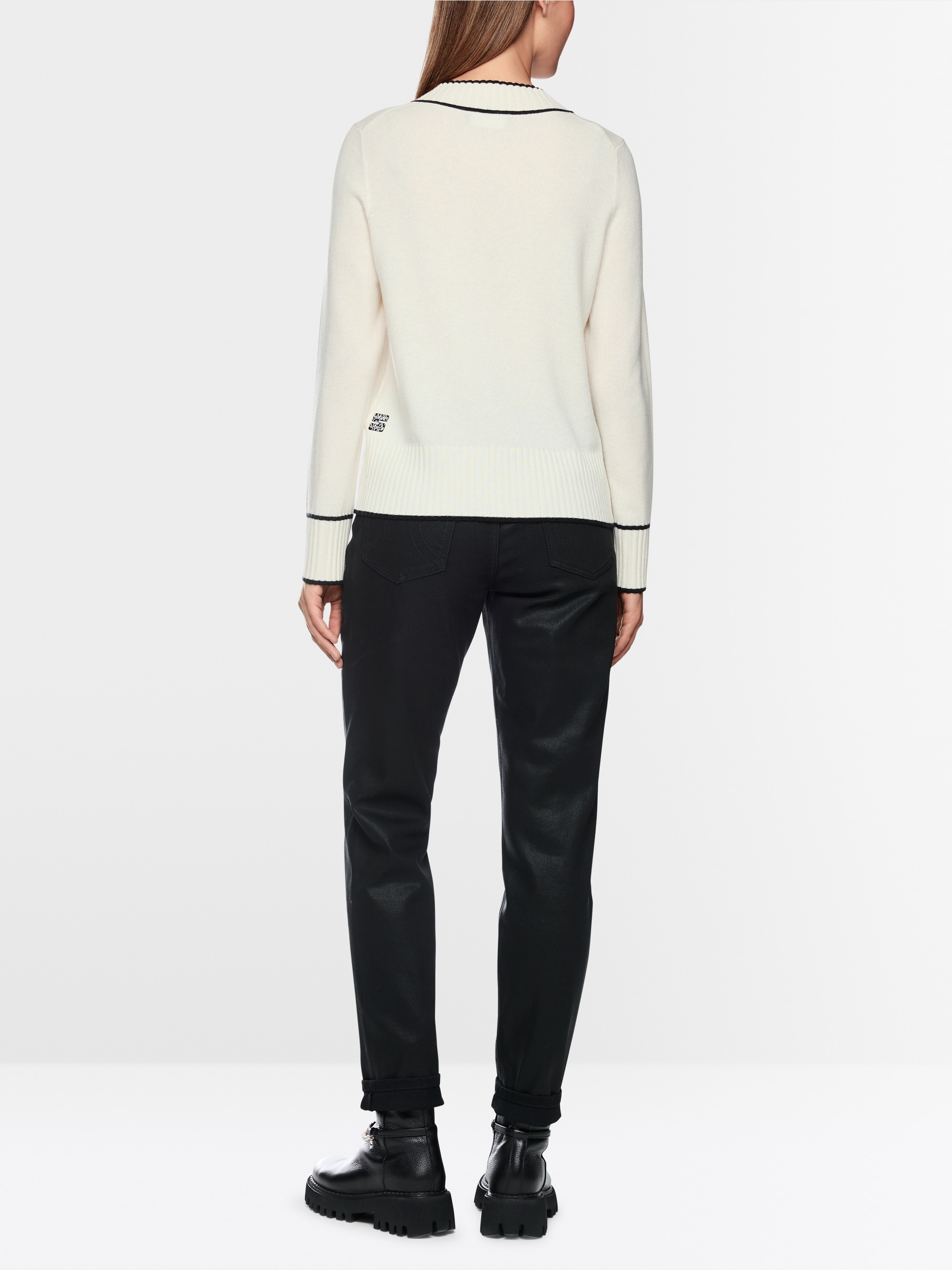Knitted jumper with contrasting trim