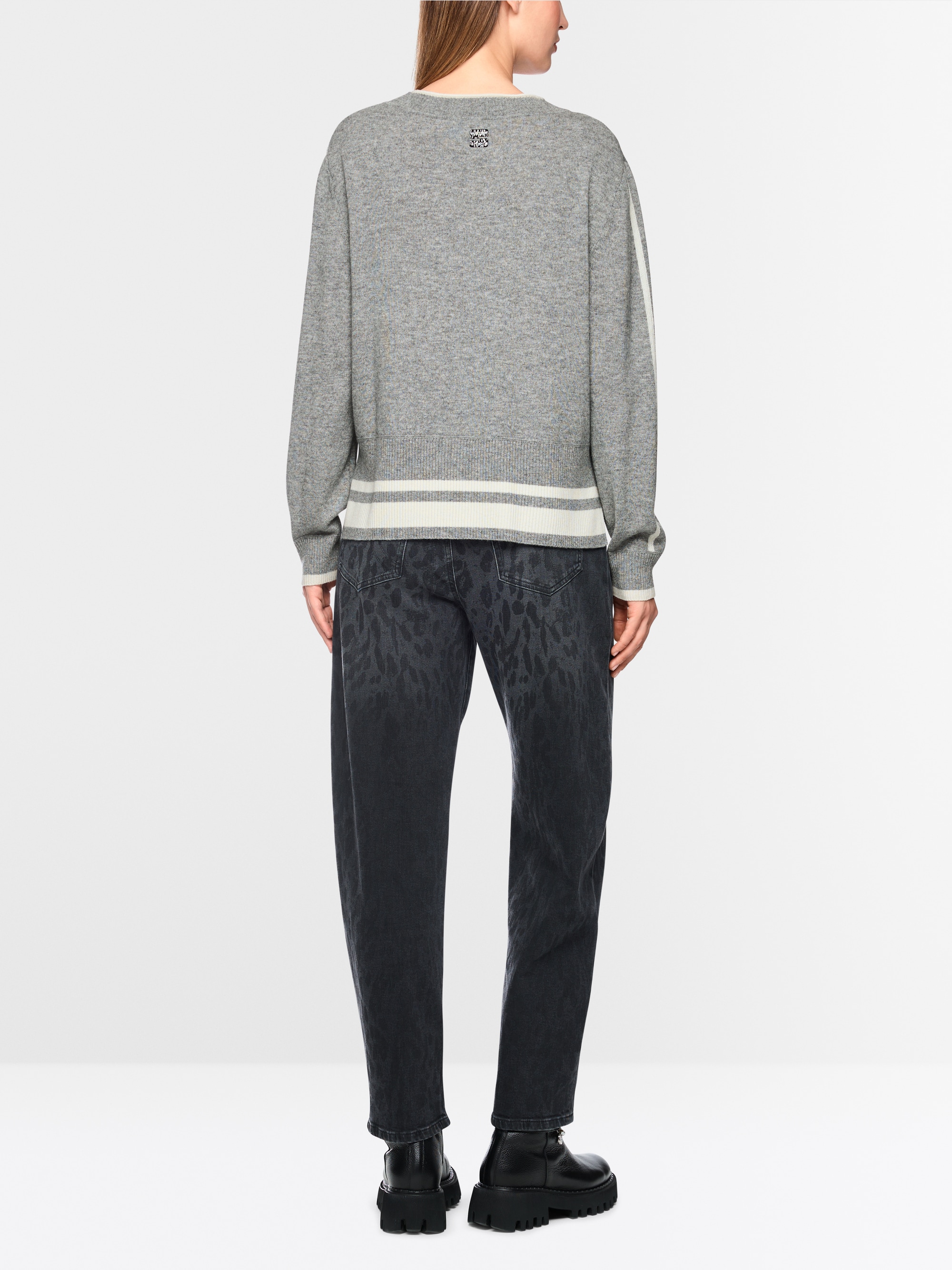 Knitted jumper with lettering