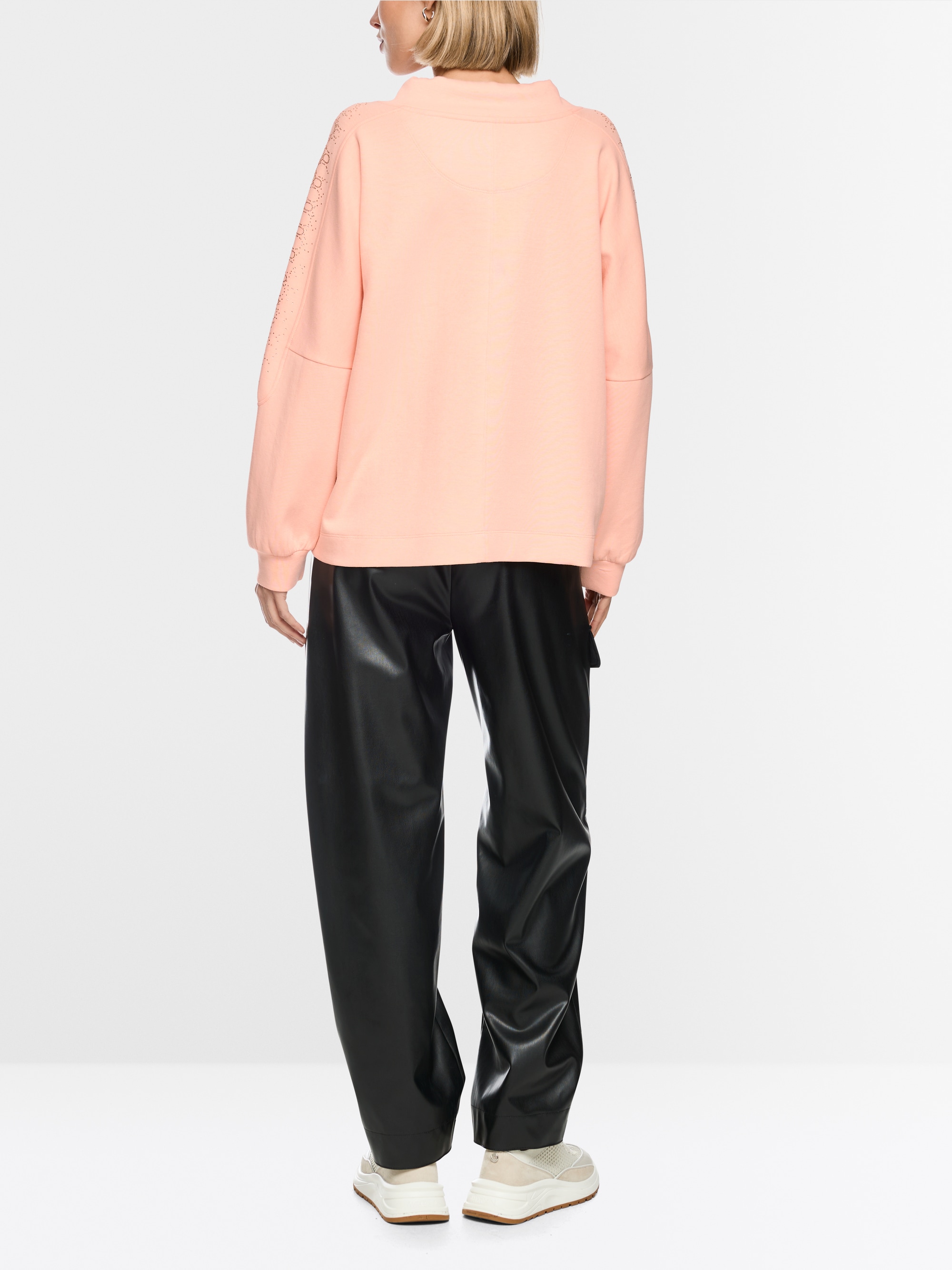 Oversized sweatshirt with hotfix stones
