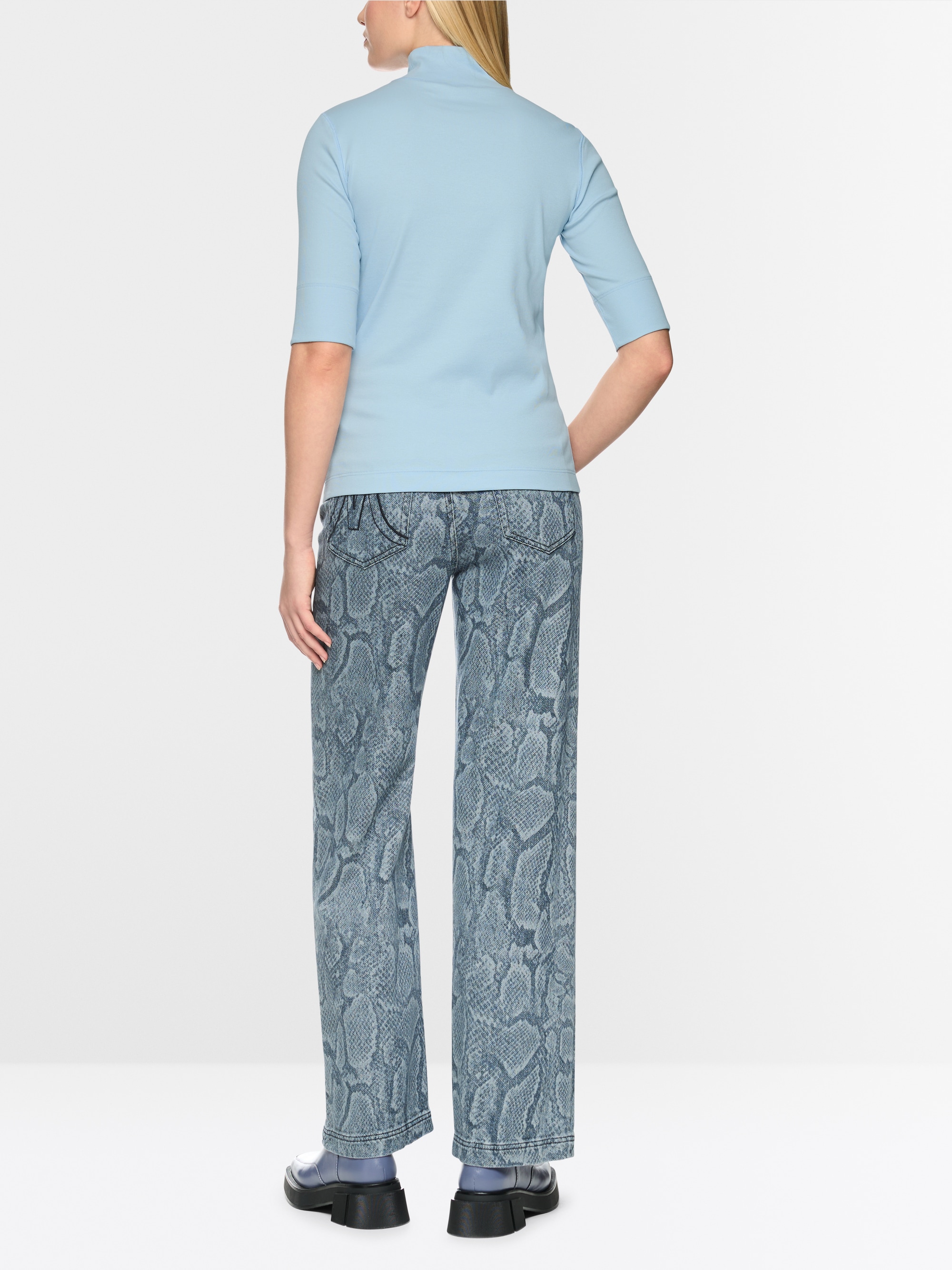 Basic shirt with stand-up collar
