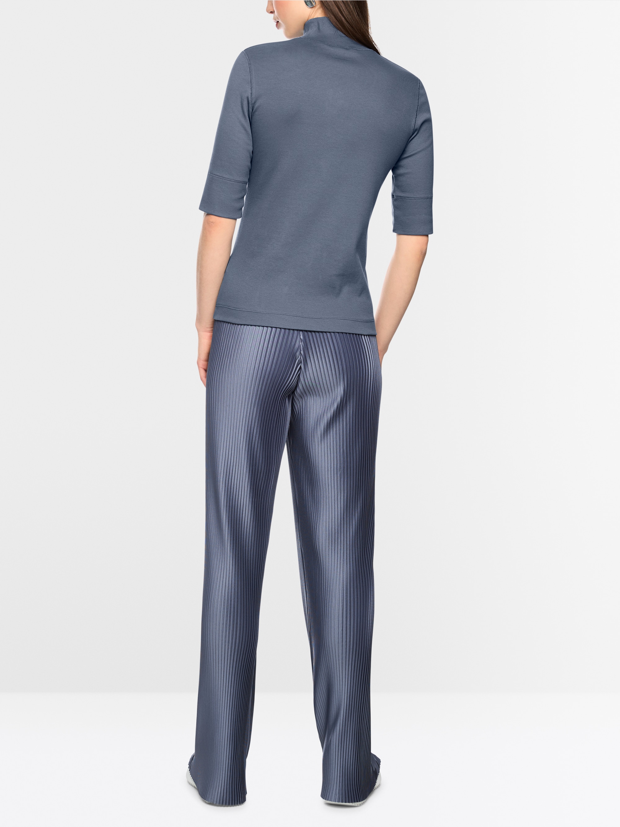 Basic shirt with stand-up collar