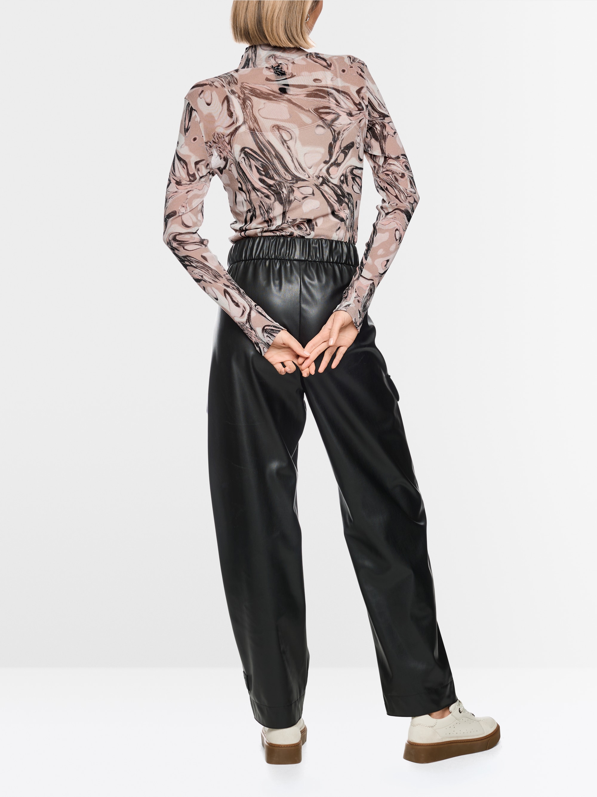 Super-stretch shirt with magma print