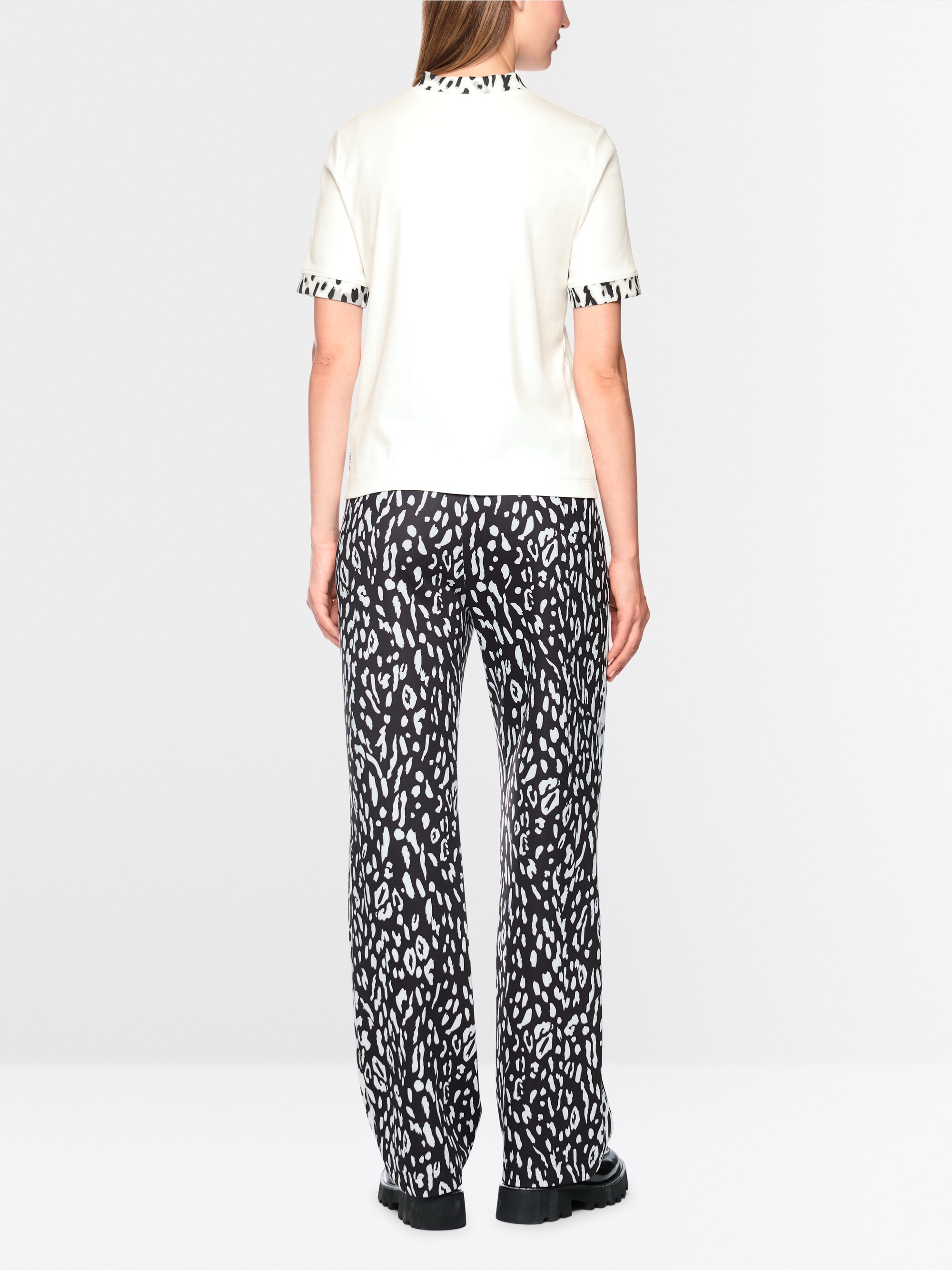 T-shirt with leopard-print sleeves