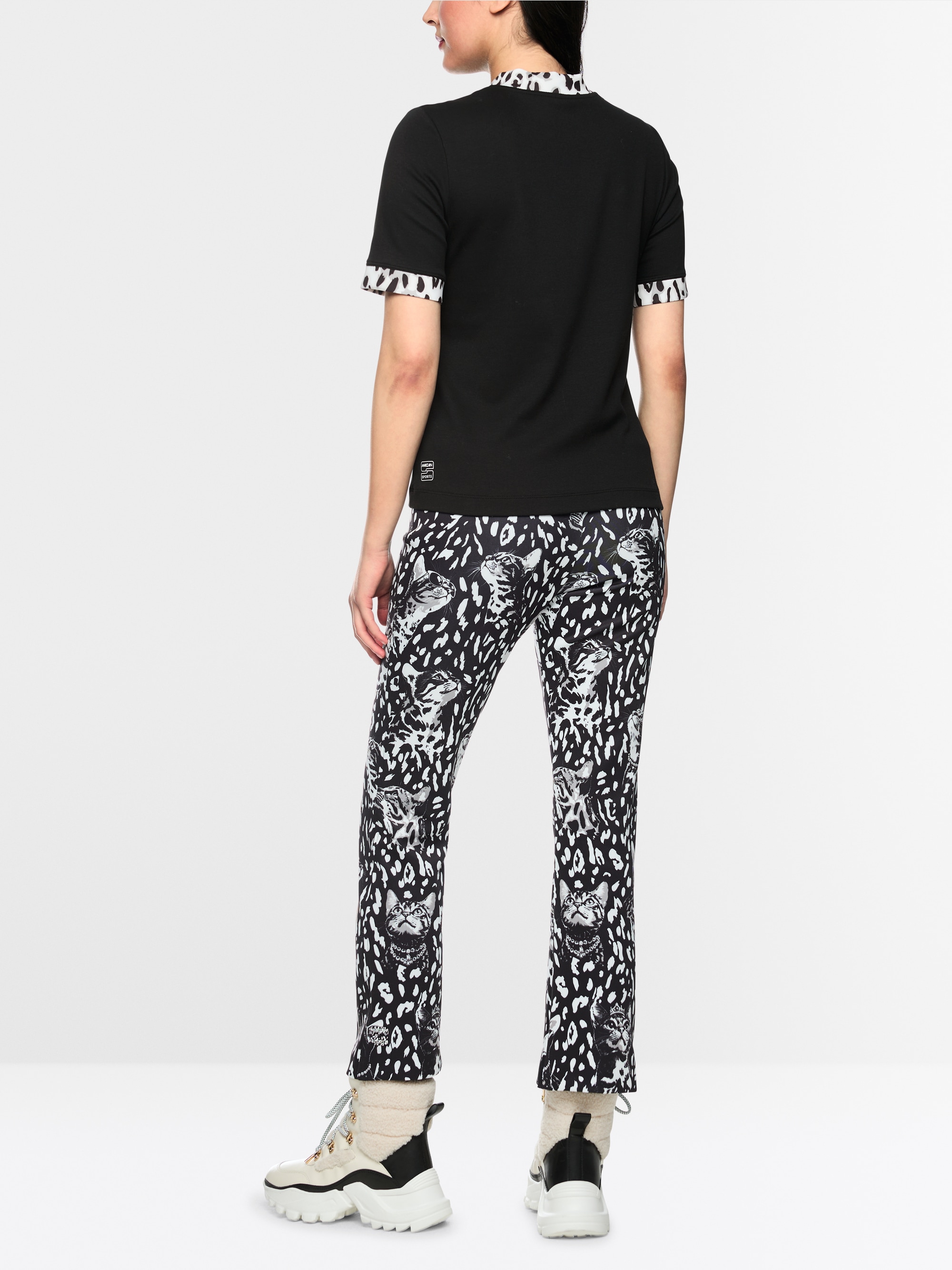 T-shirt with leopard-print sleeves