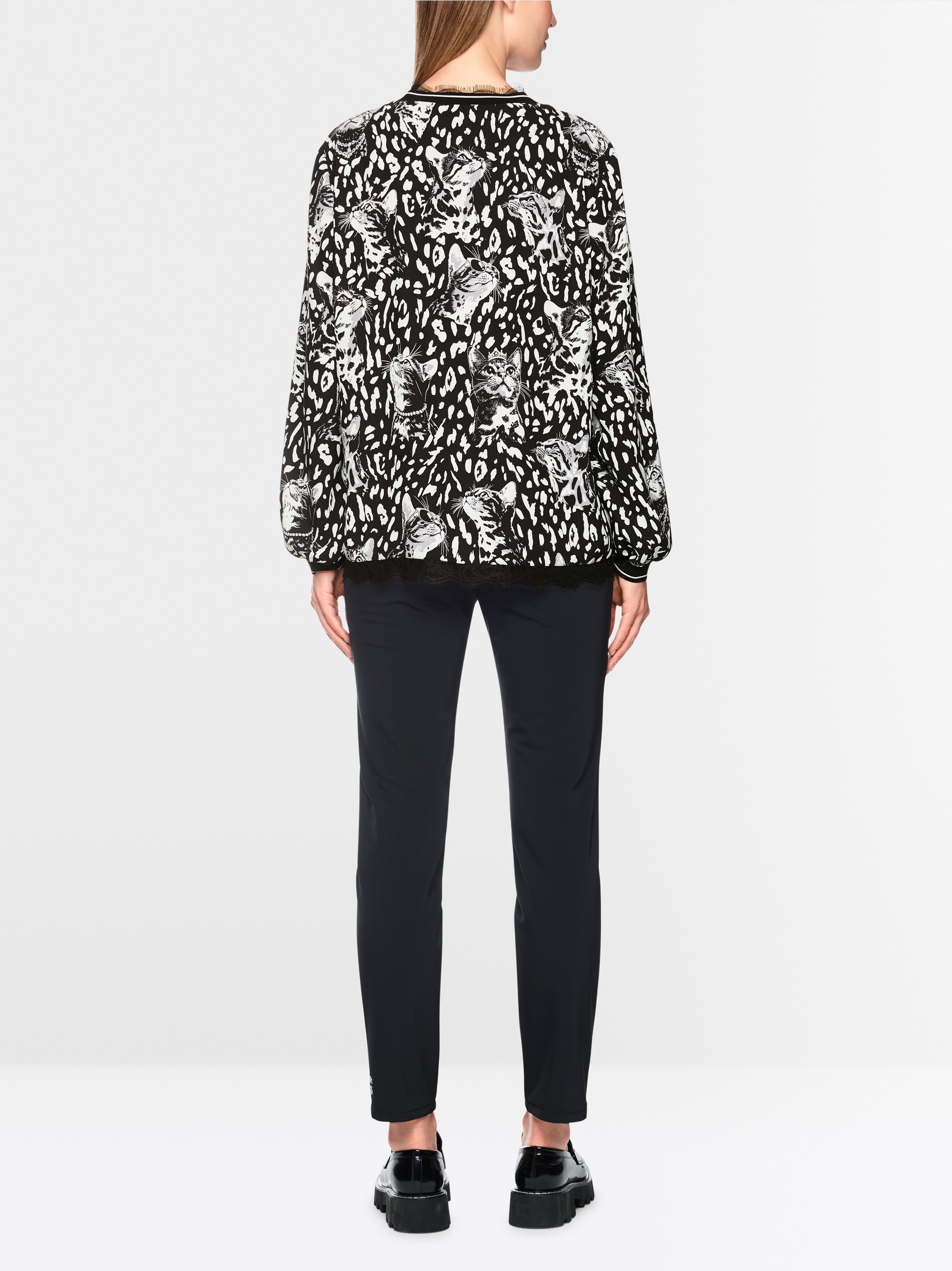 Loose-fitting printed blouse