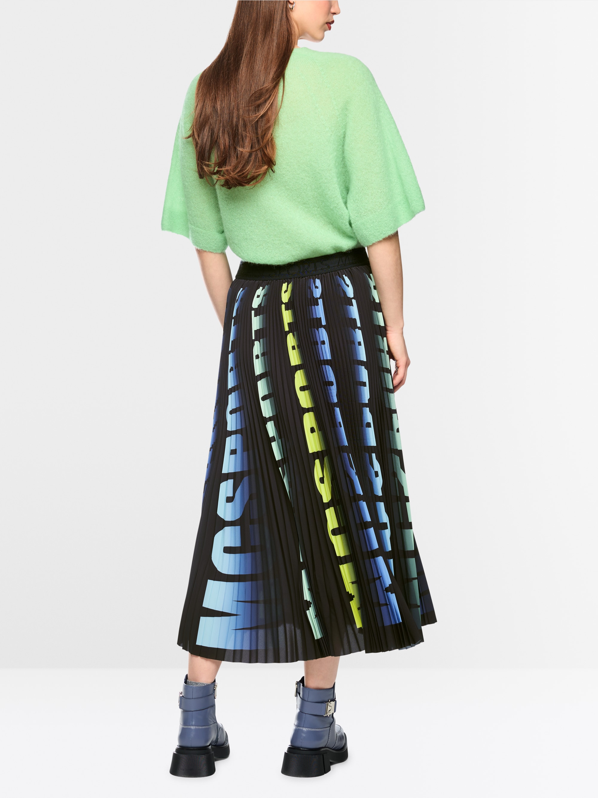 Pleated skirt with print