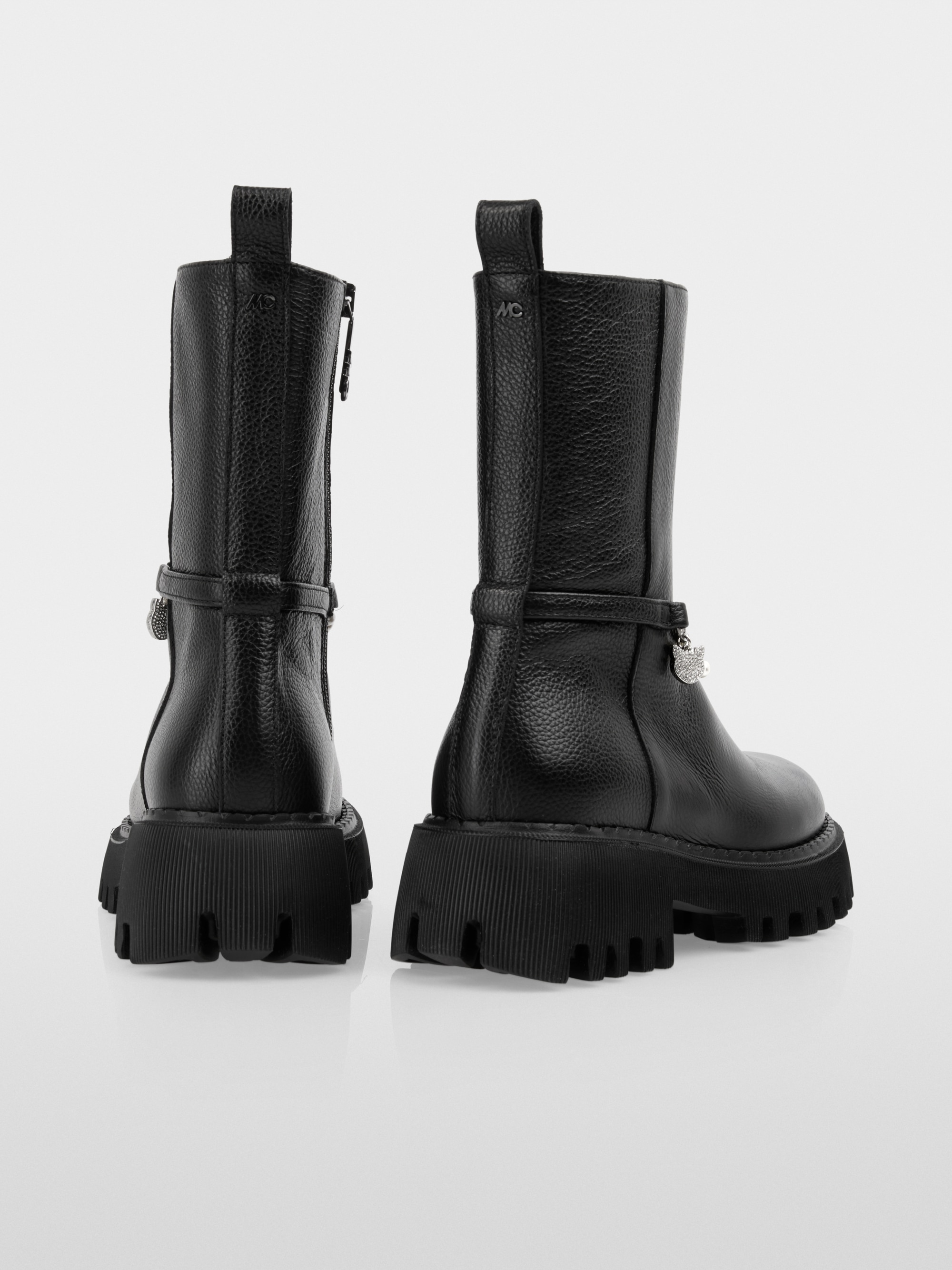 Boots with pearl and chain details