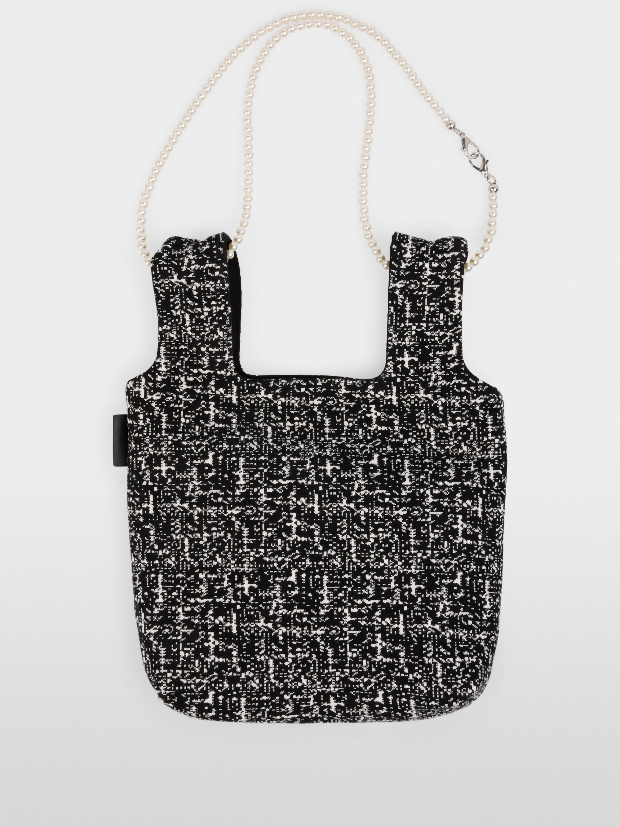 Reversible knitted bag with cat motif