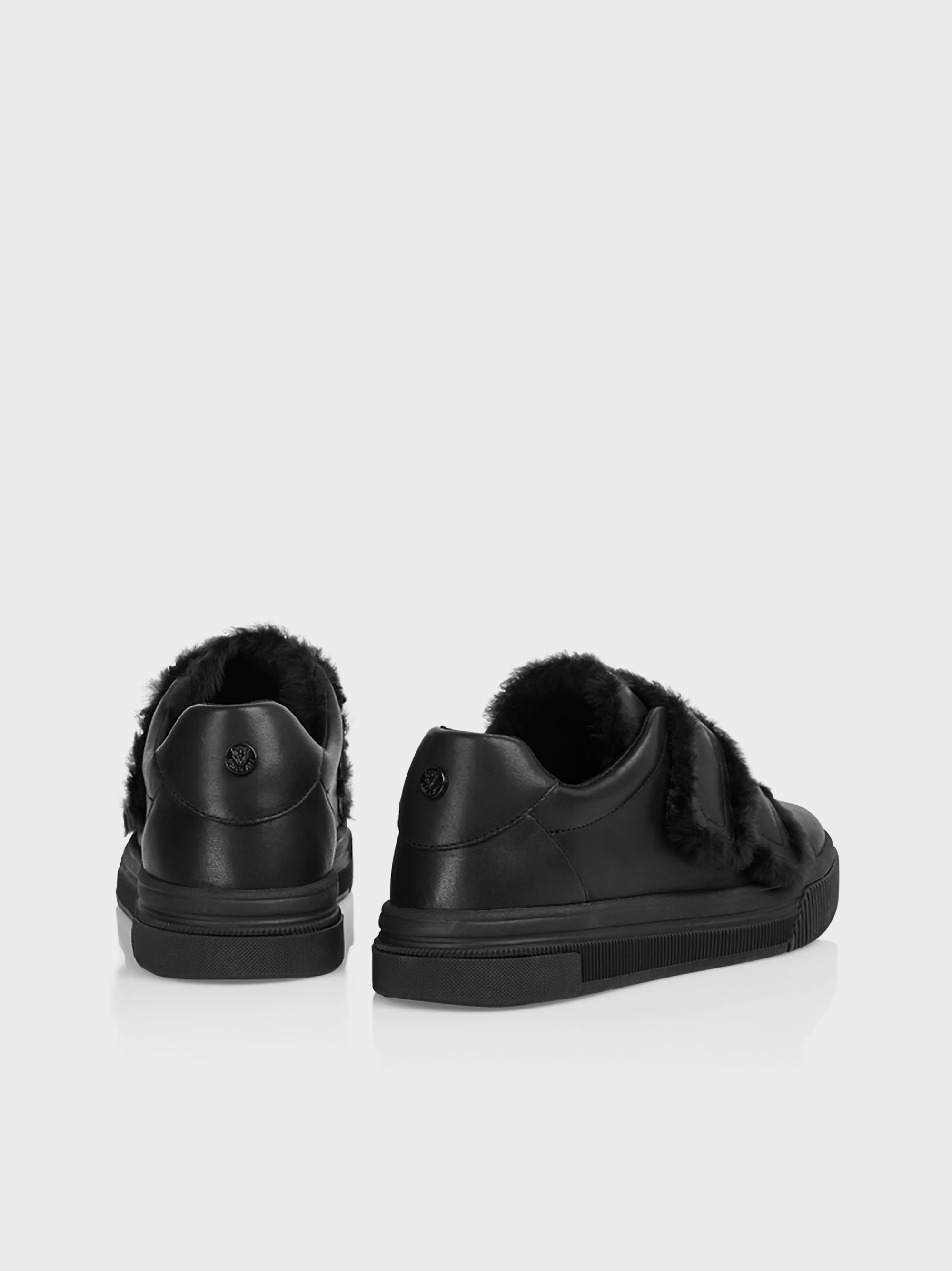 Gevoerde sneakers met klittenband | marc-cain.com/nl