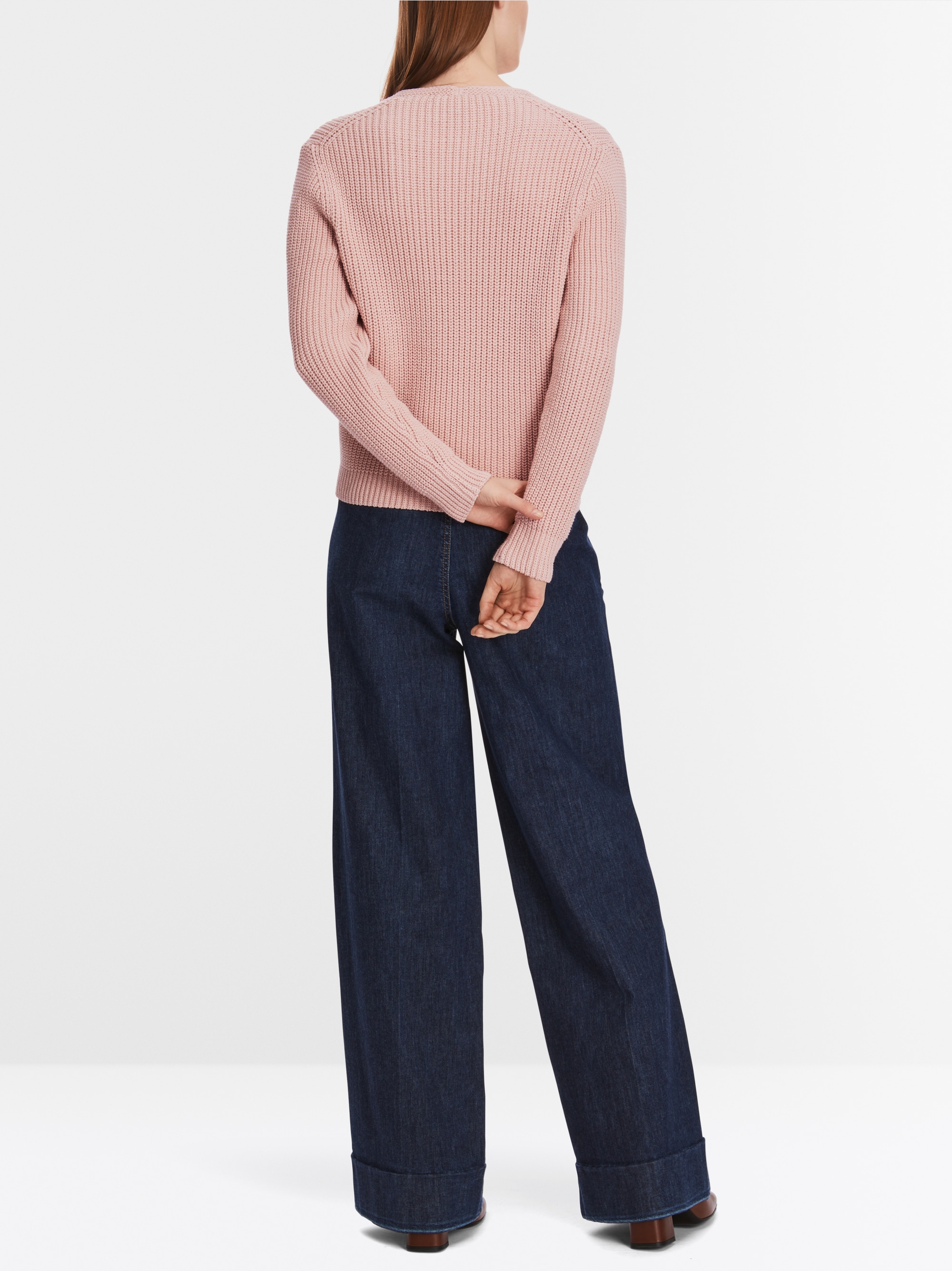 V-Neck-Pullover Knitted in Germany