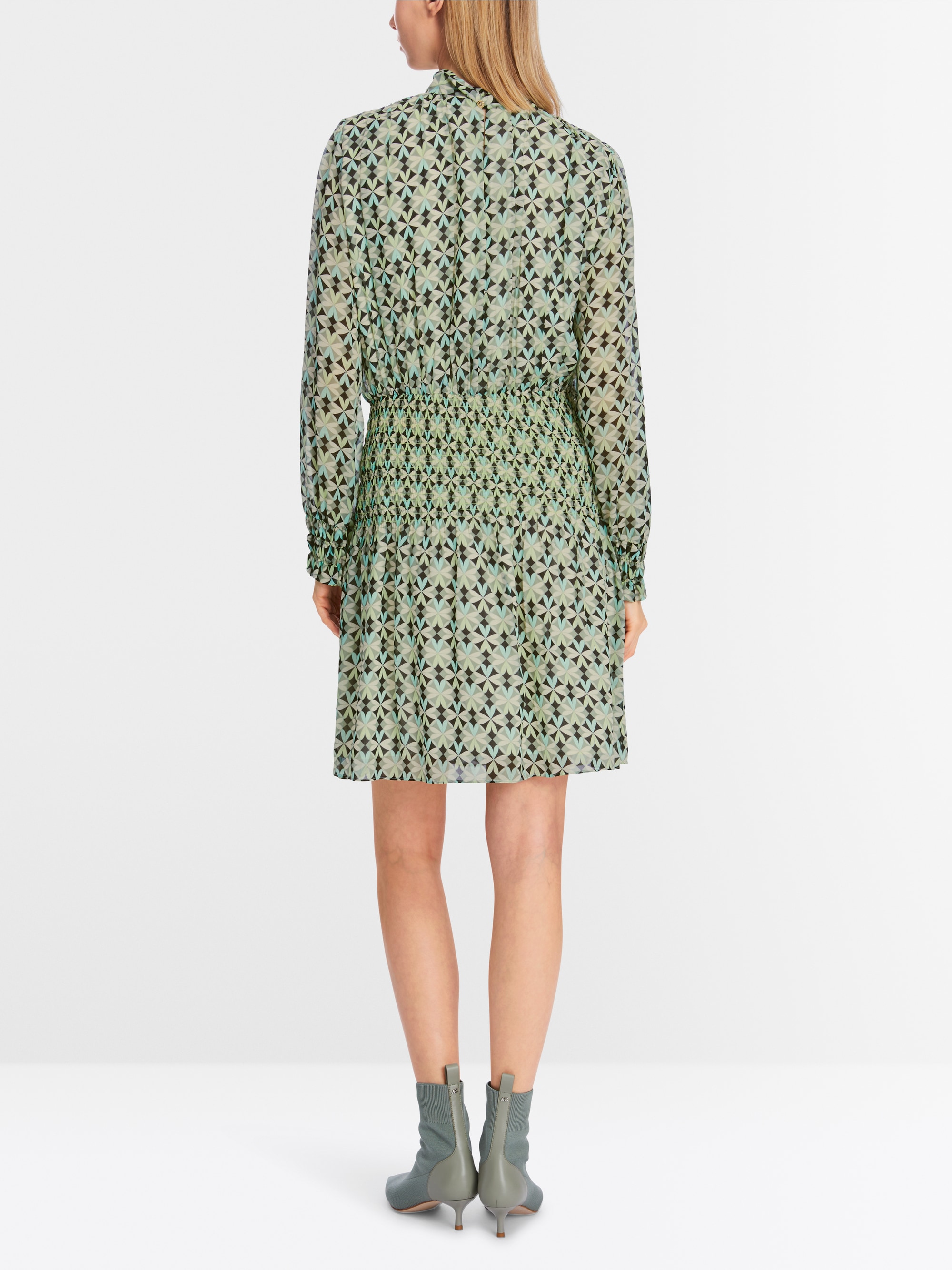 Robe avec empiècements élastiques