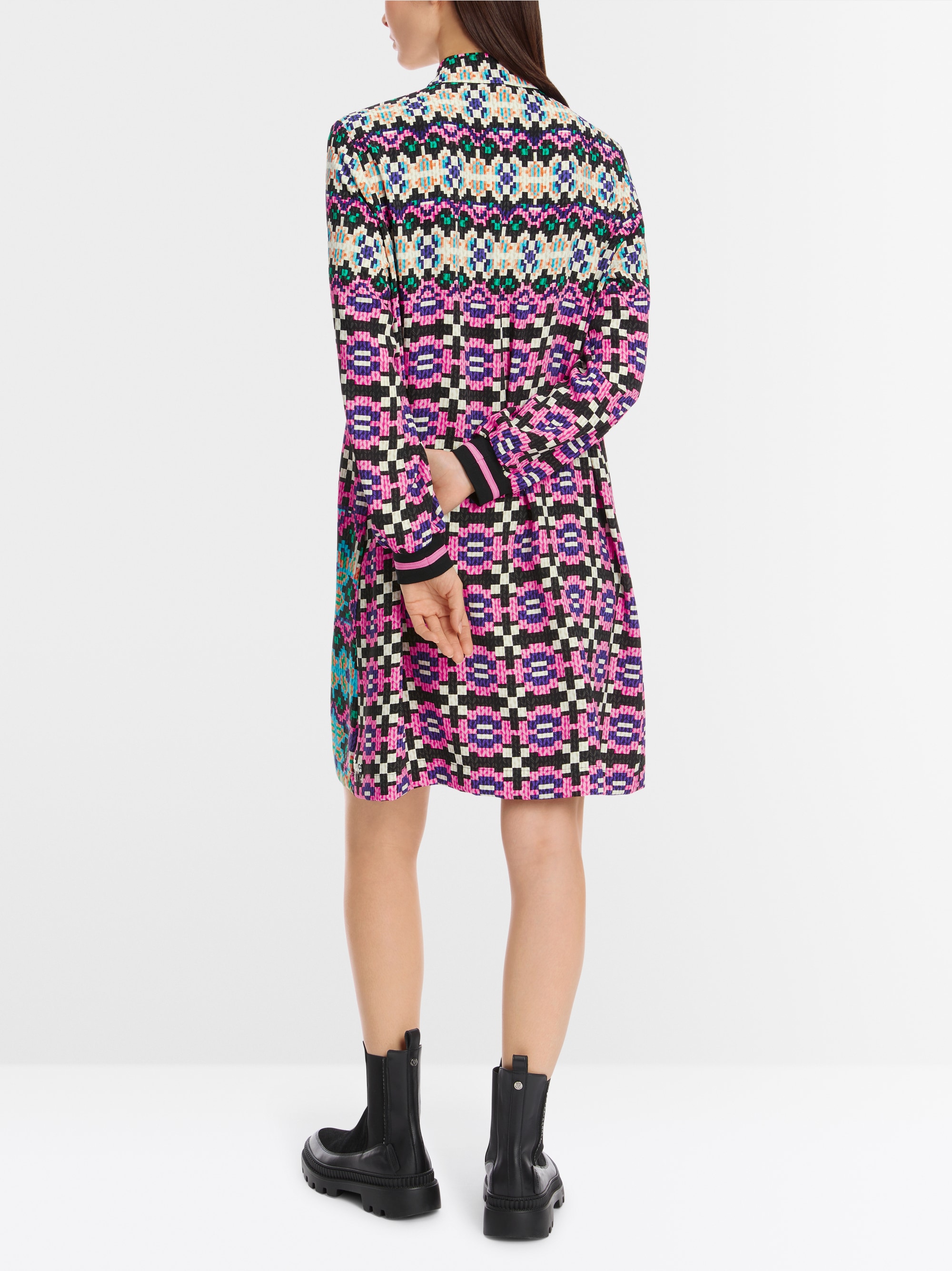 Knielanges Kleid