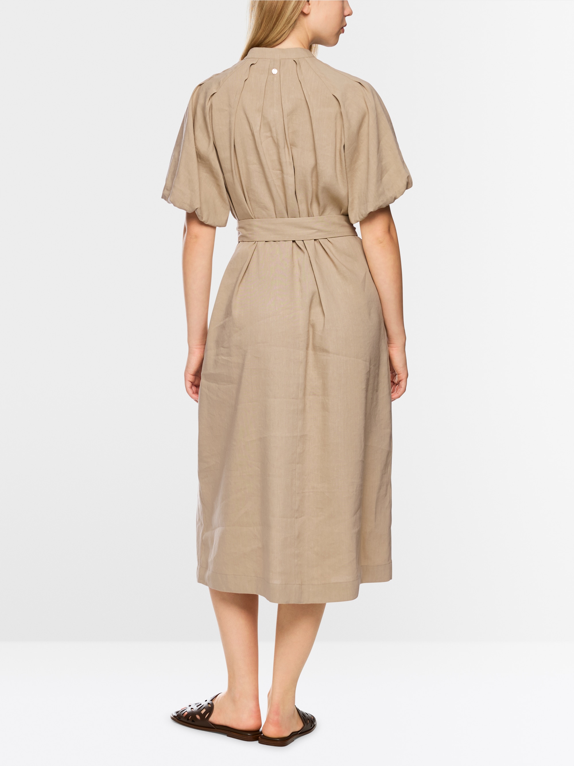 Kleid mit Falten