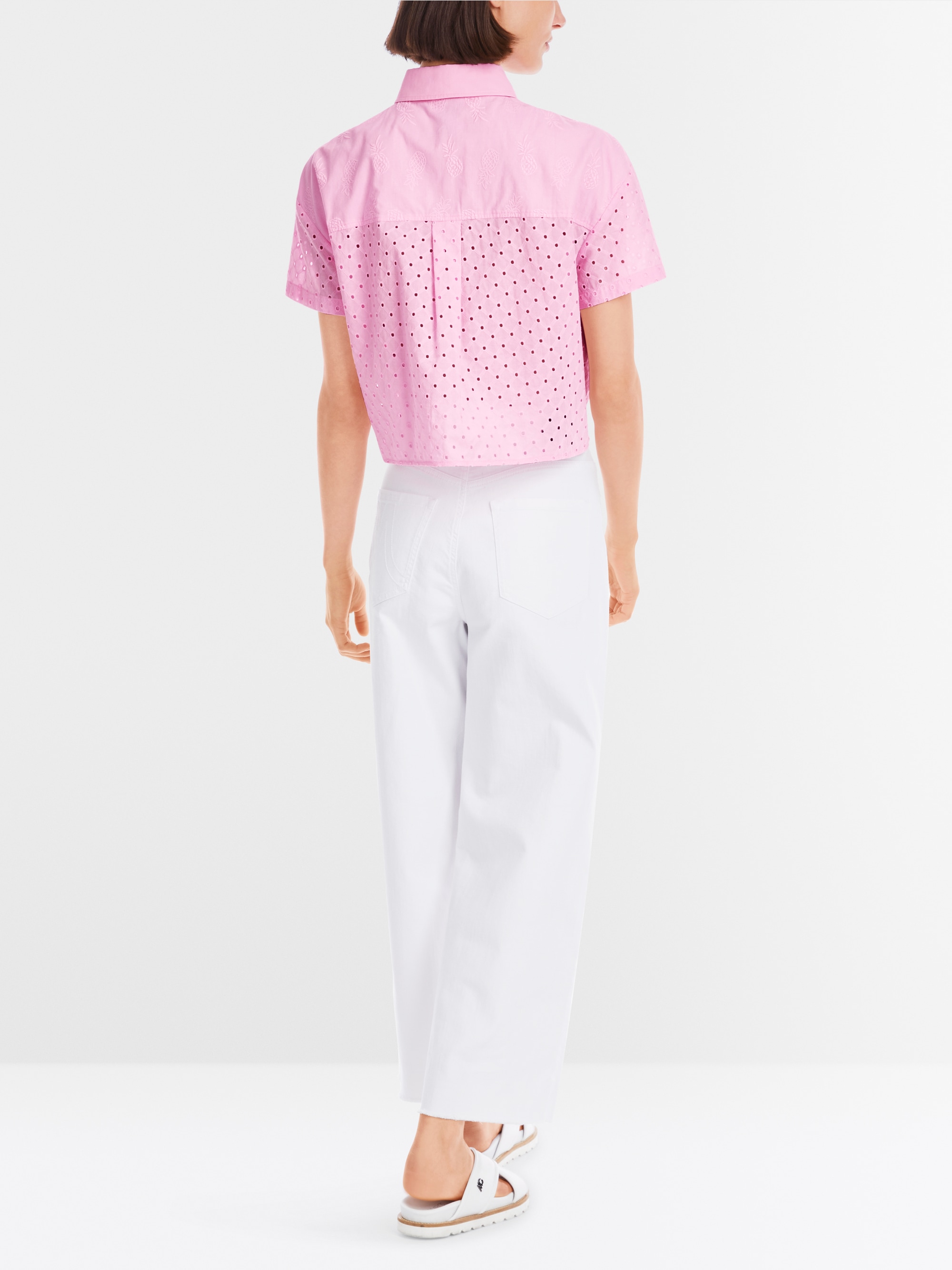 Bluse in tonaler Stickerei