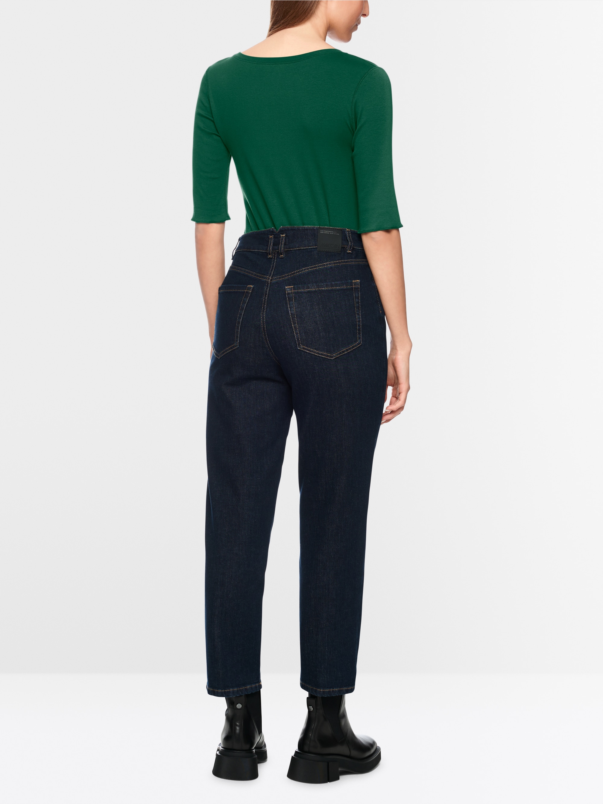 T-shirt with turn-up sleeves