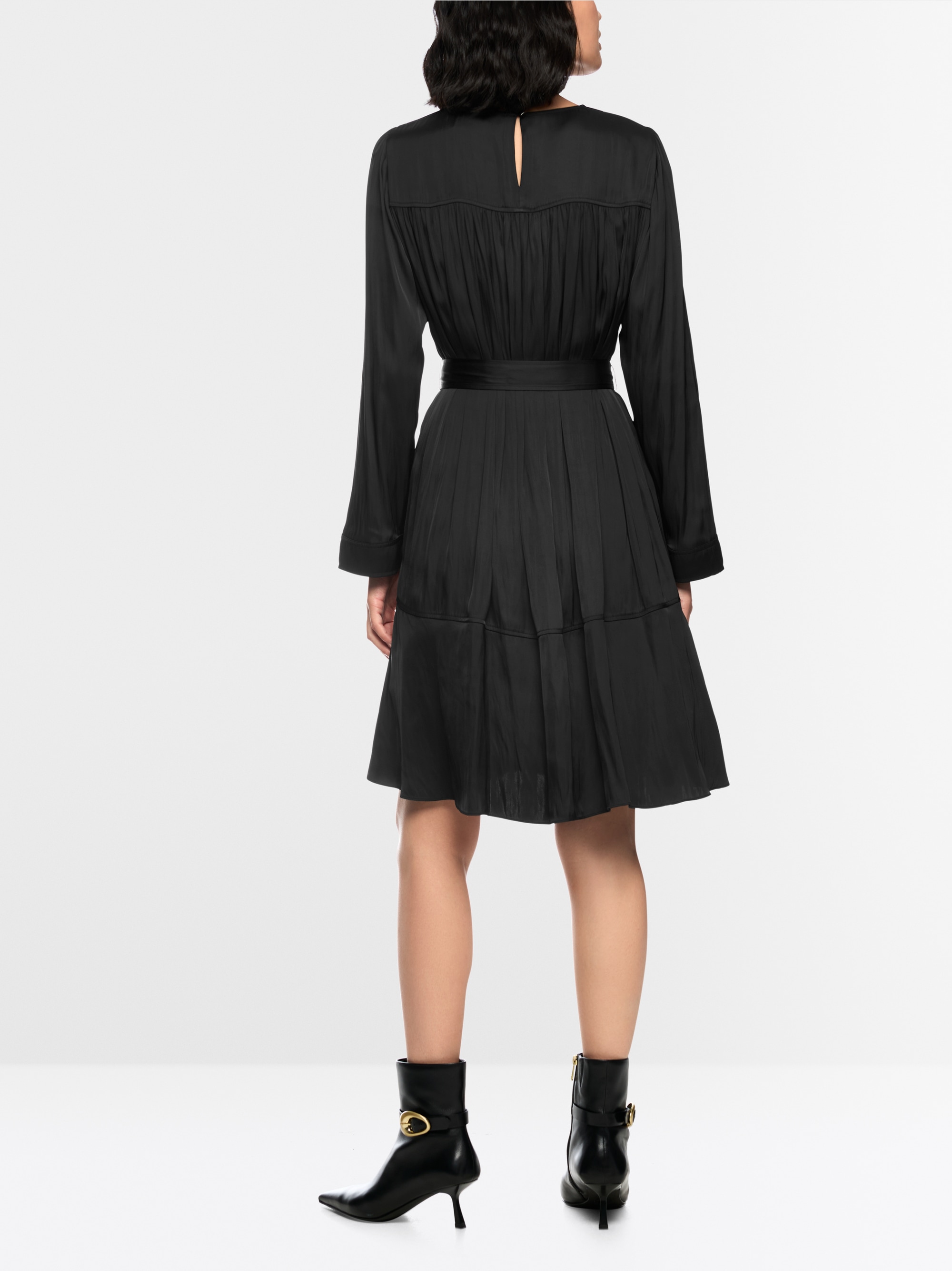Mini-jurk met volants en riem