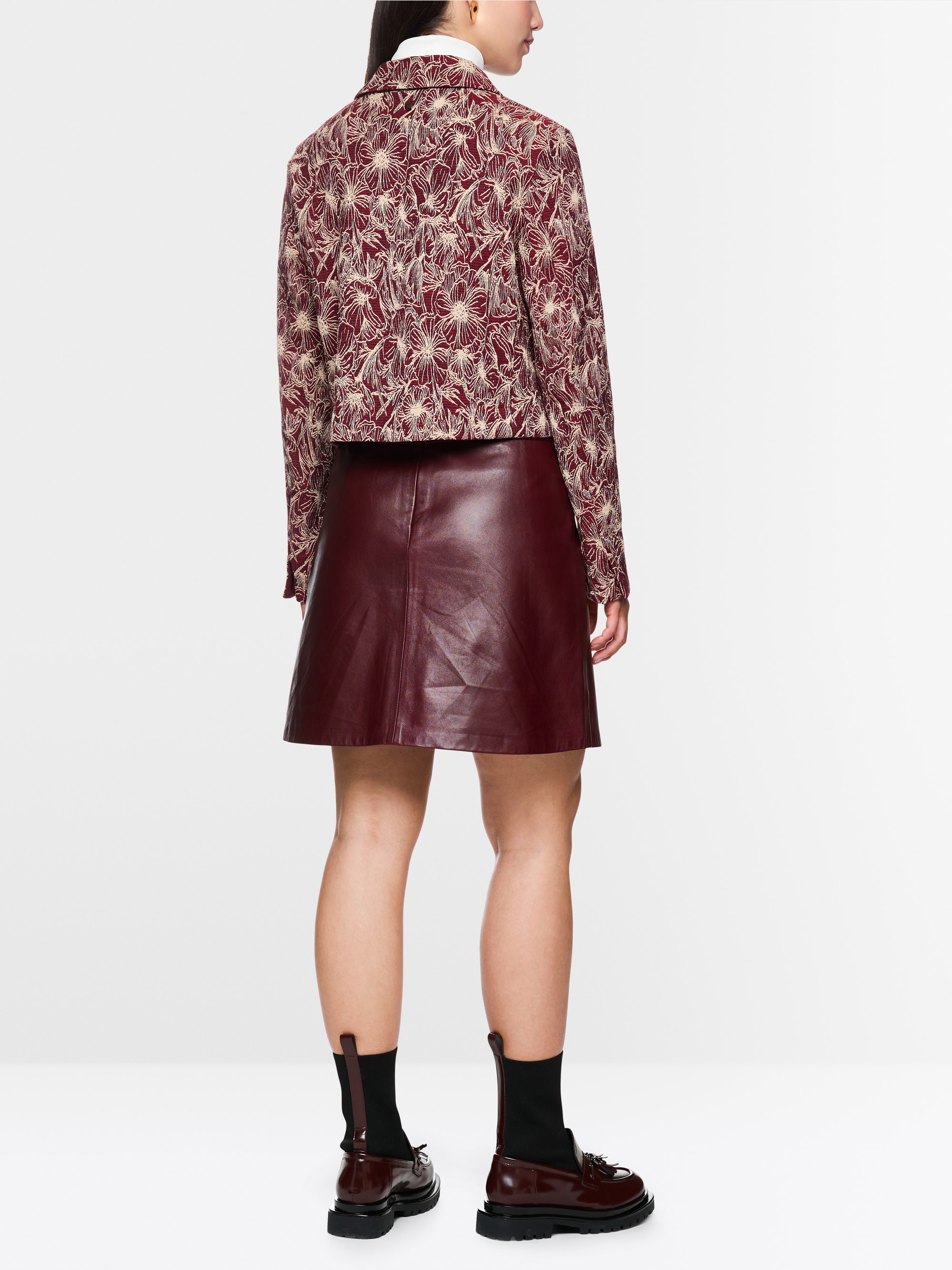 Veste courte avec motif floral brodé