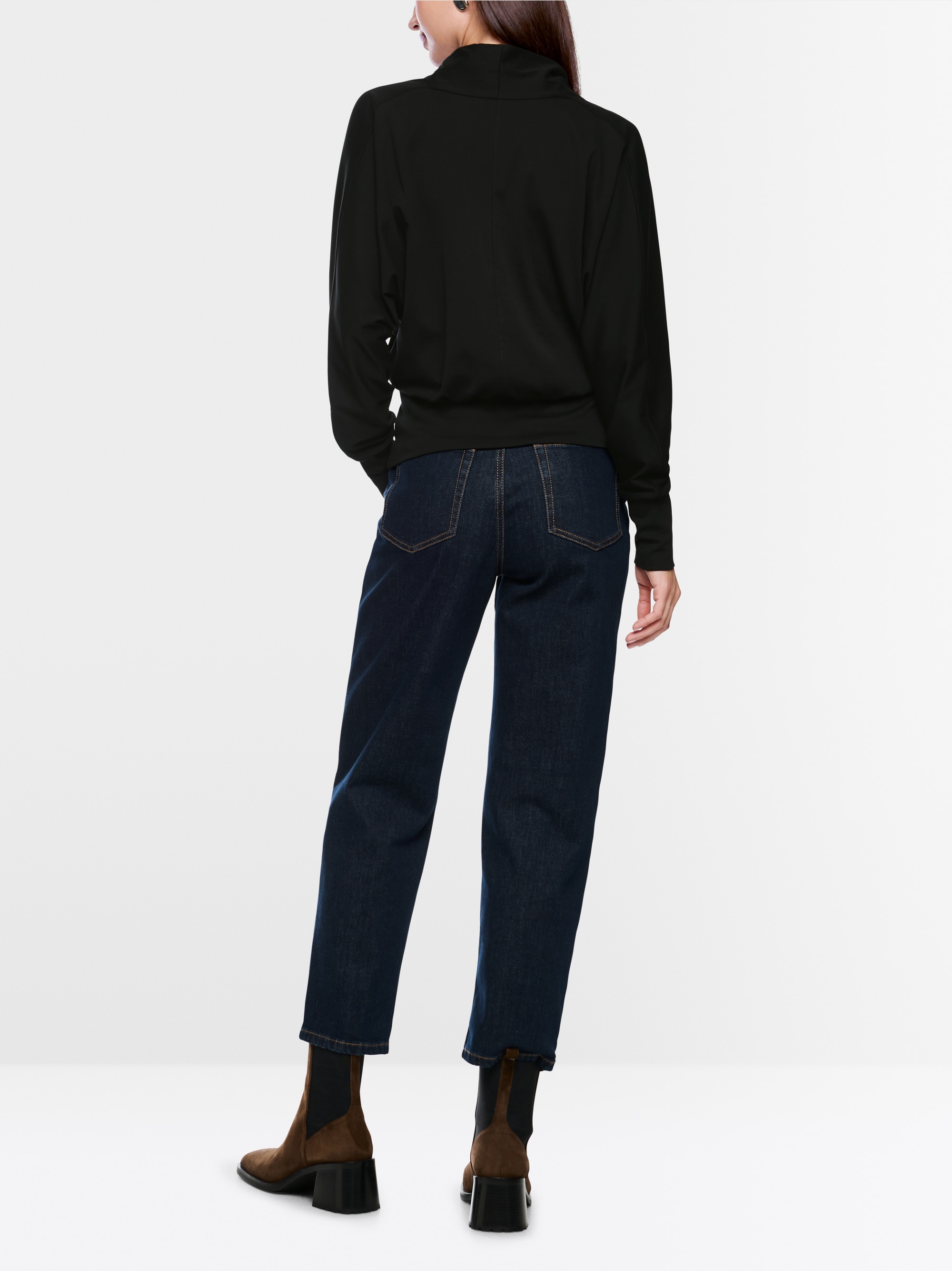 Vrouwelijk shirt met V-hals