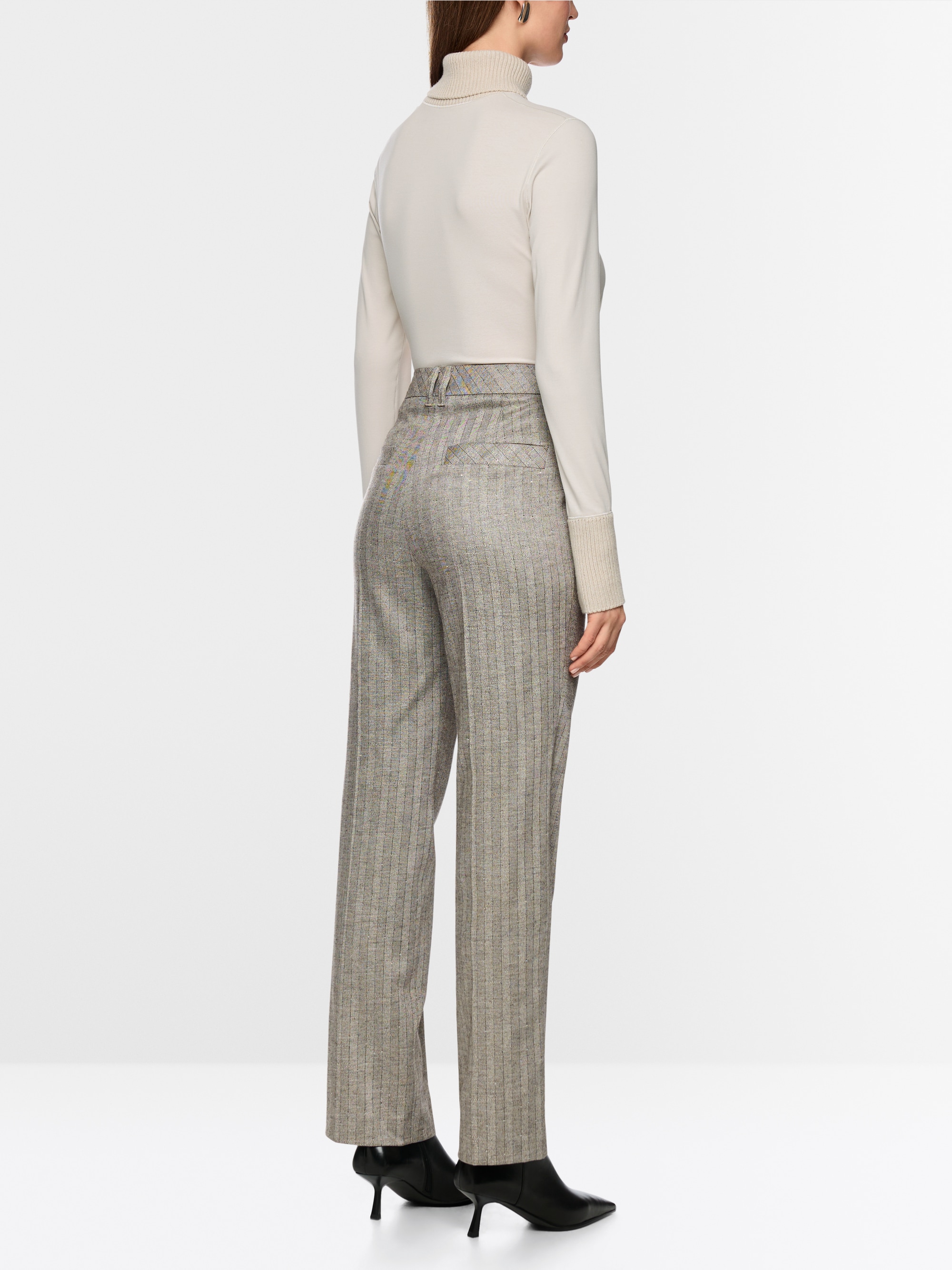 Long-sleeved top with knit collar
