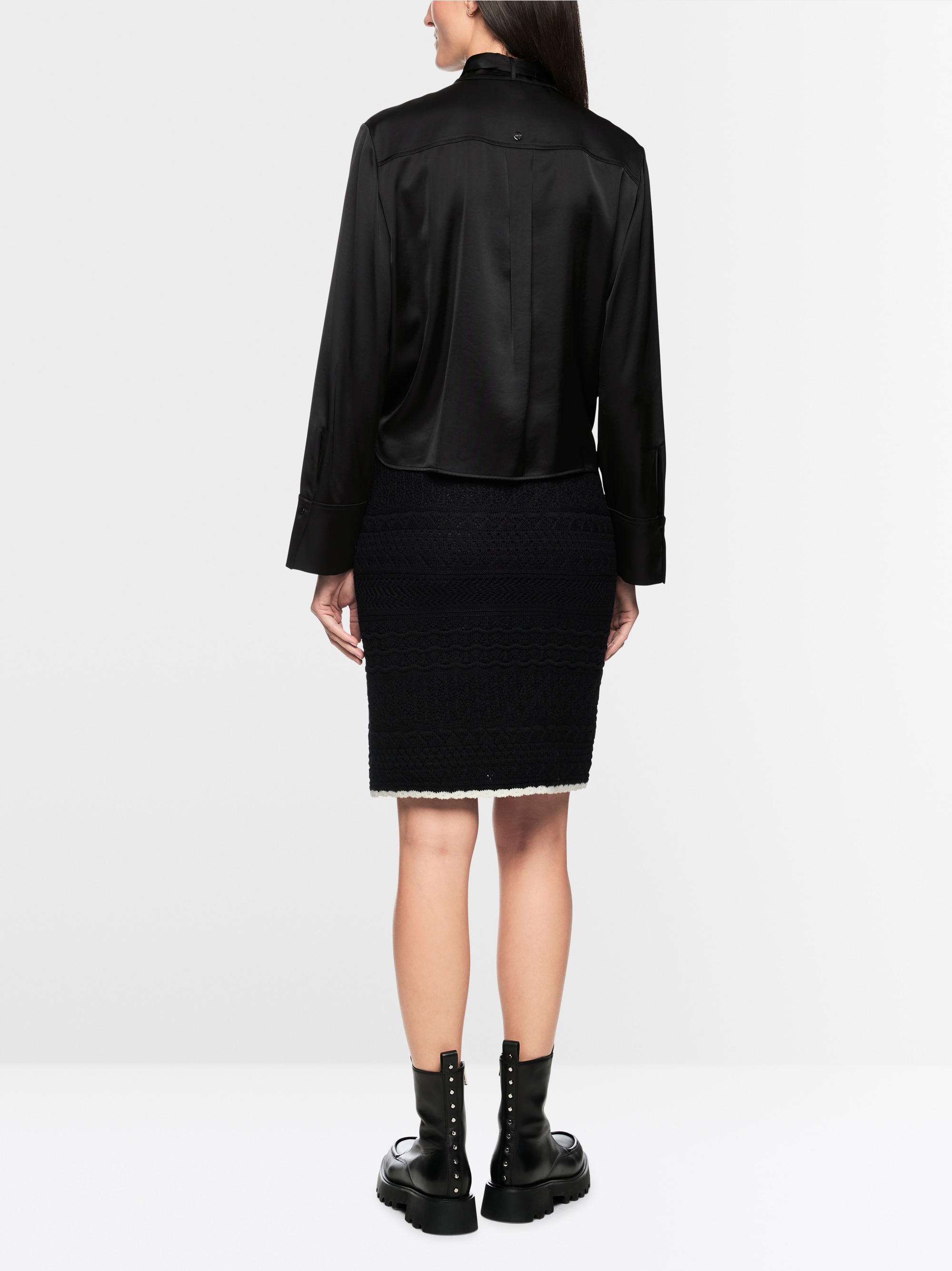 Vrouwelijke blouse met strik