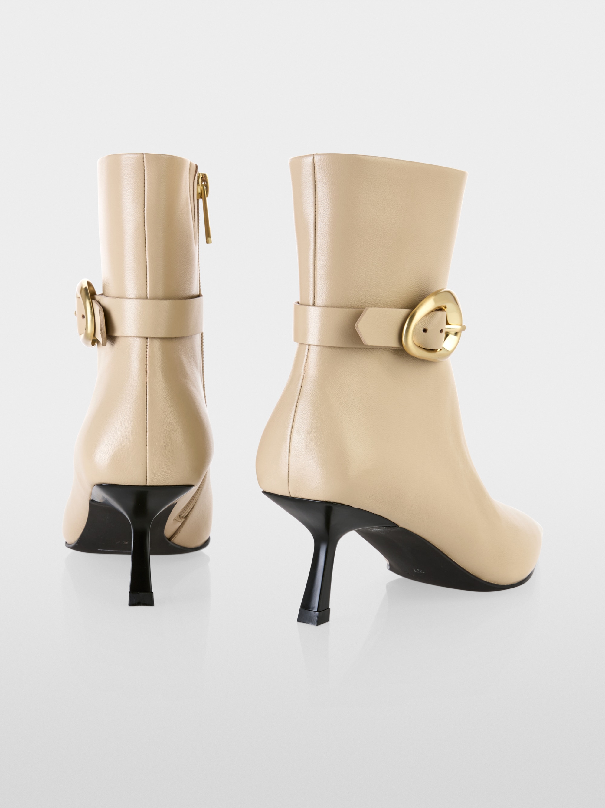 Bottines à boucle dorée