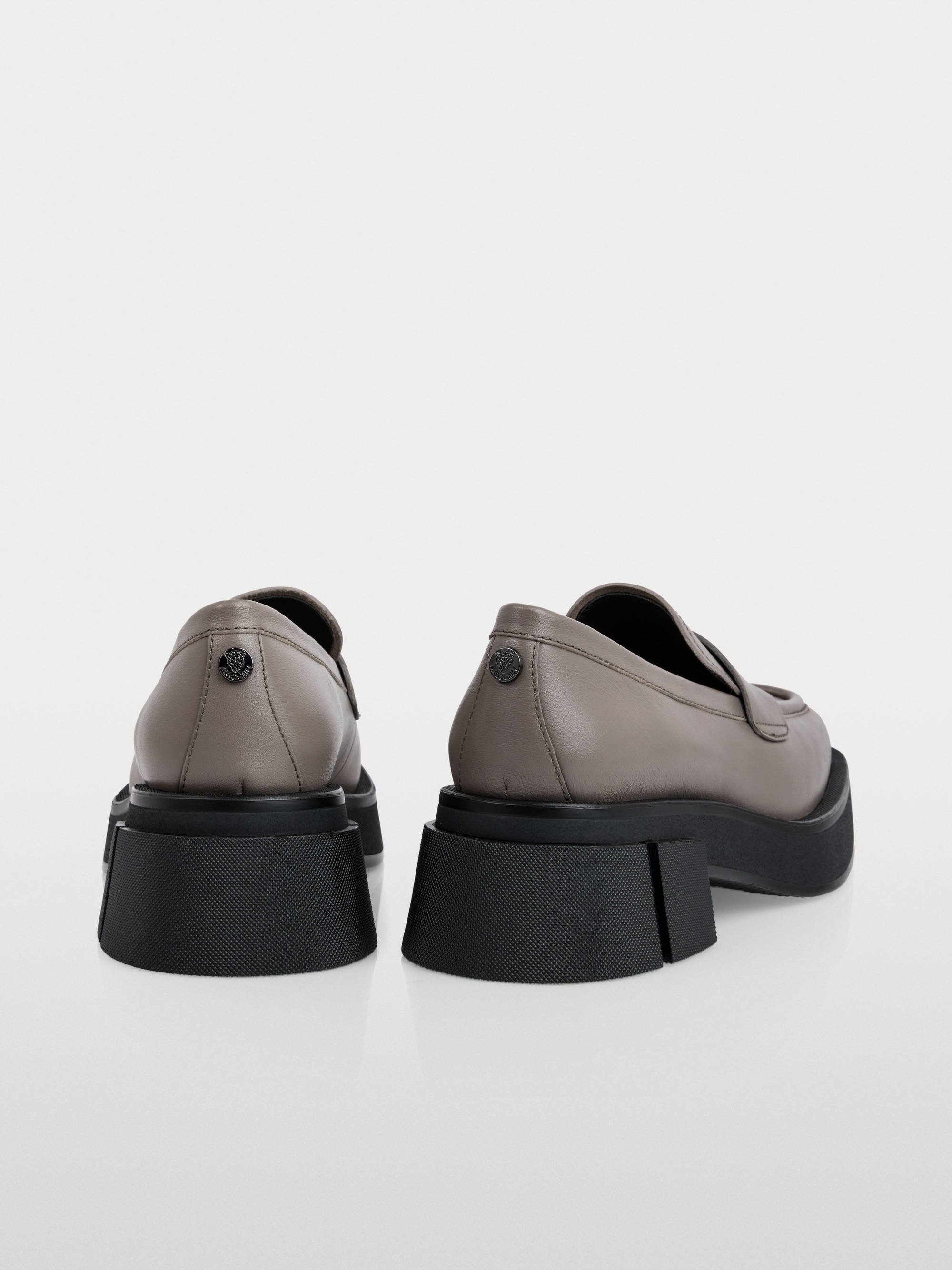 Leather shoes with platform