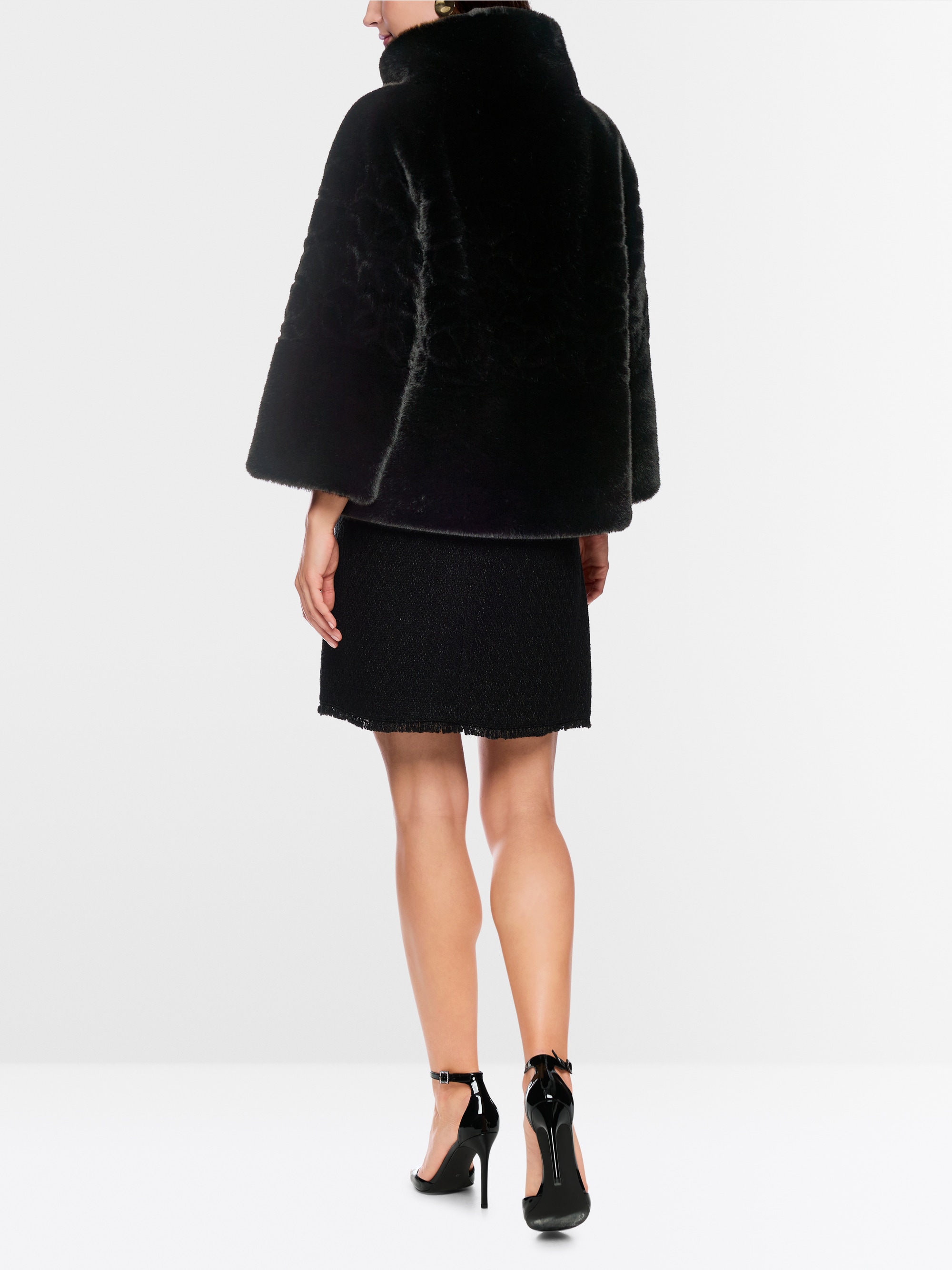 Elegante jas met imitatiebont
