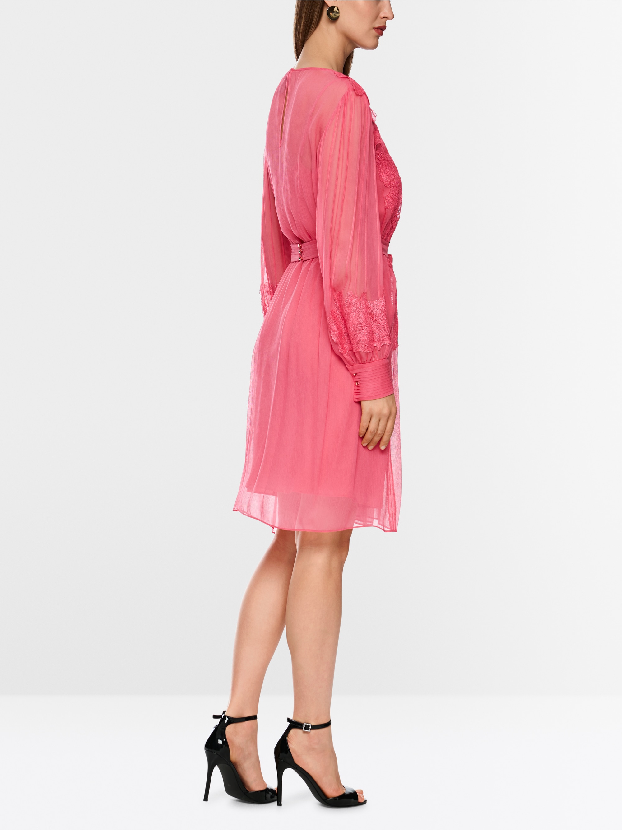 Transparentes Kleid mit Spitze