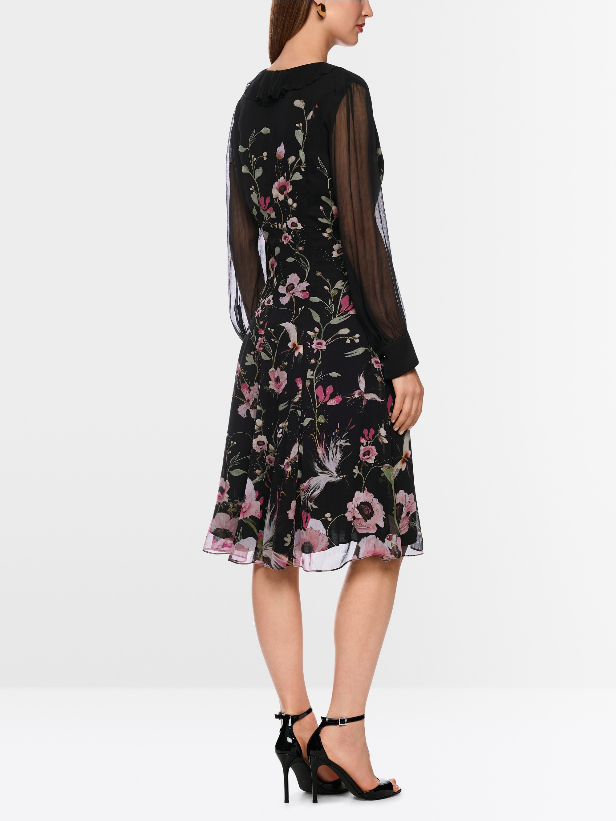 Luftiges Kleid mit Blumenmuster