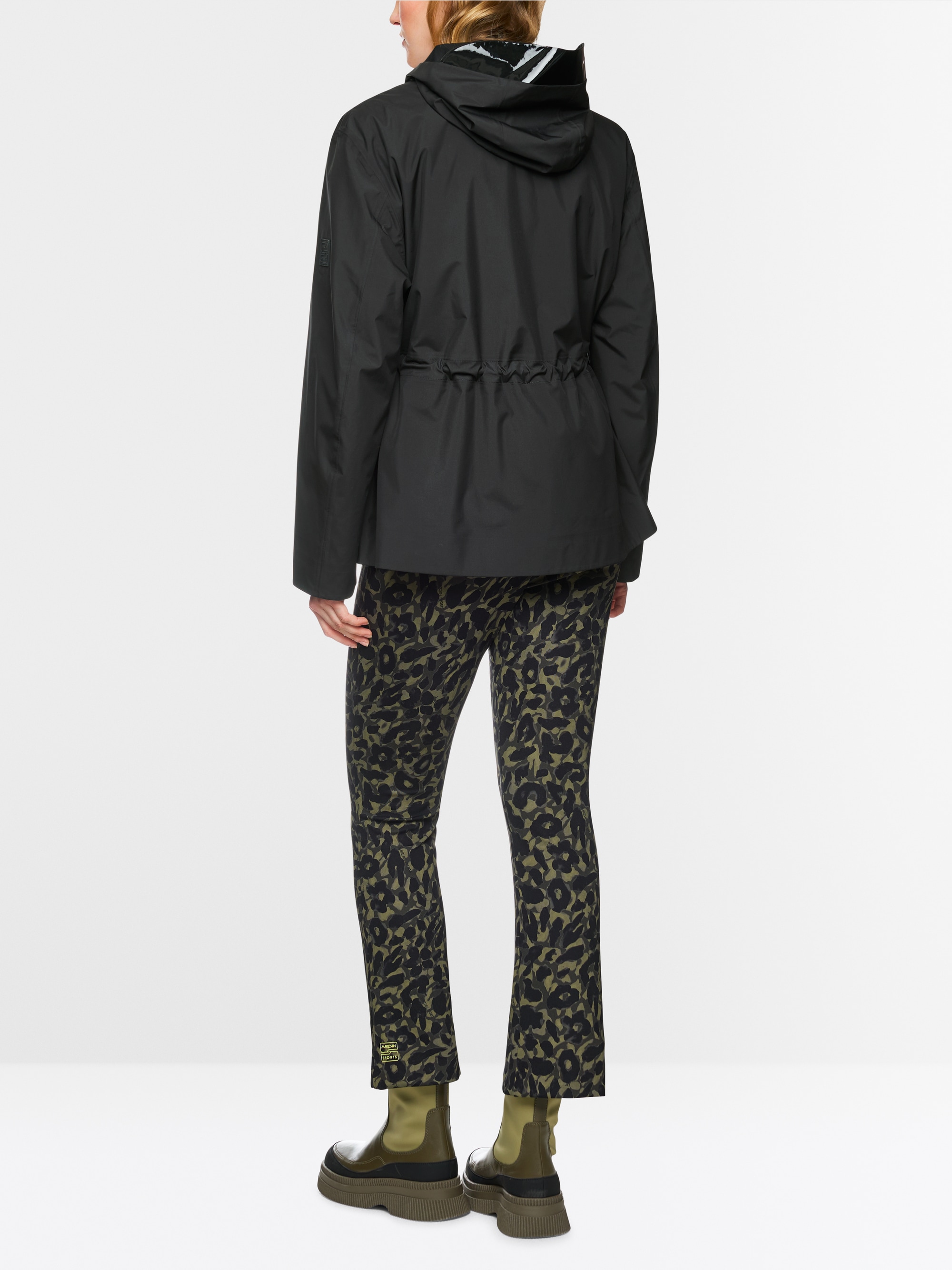 Veste outdoor avec cordon coulissant