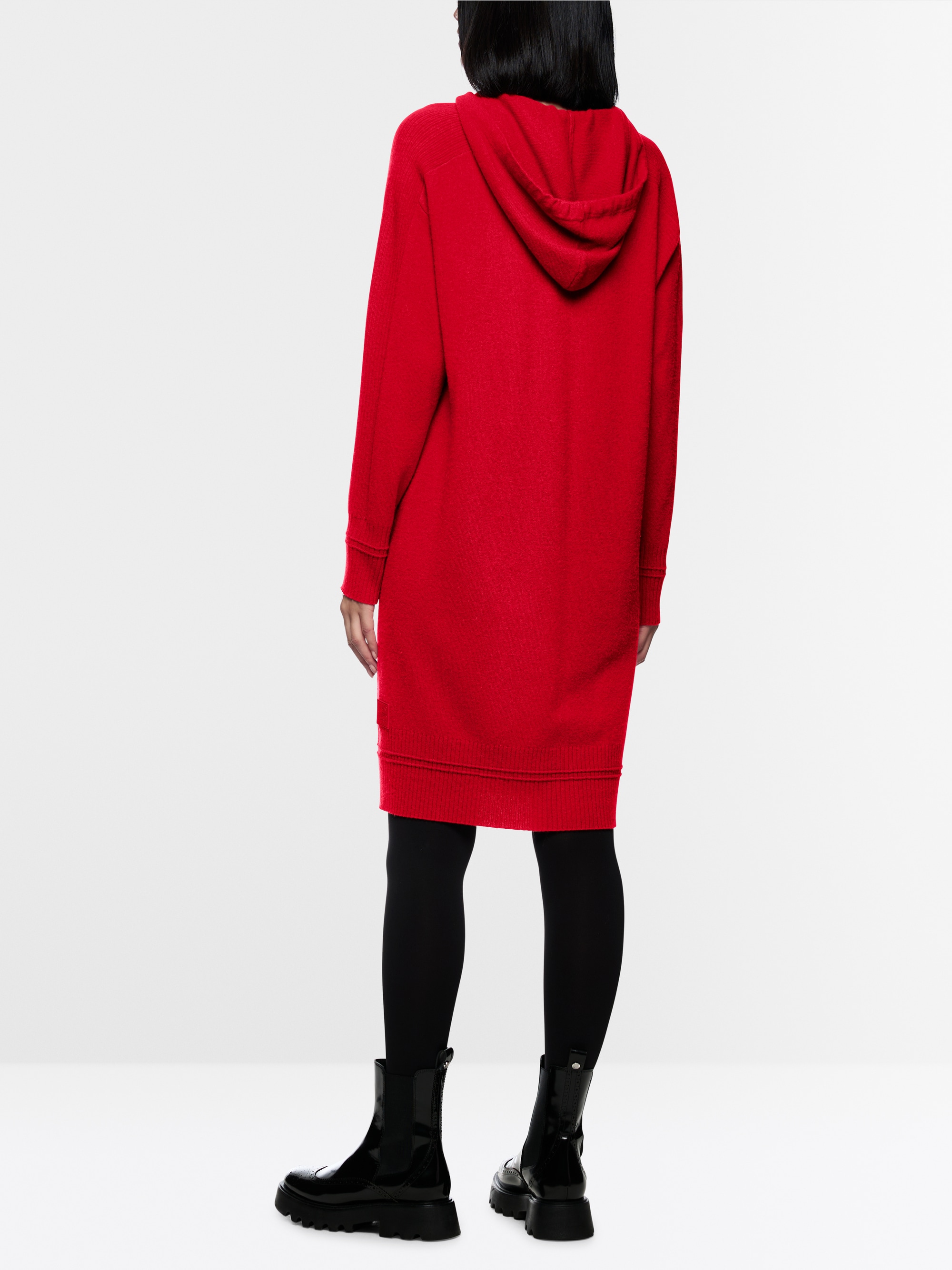 Robe en maille fine avec capuche