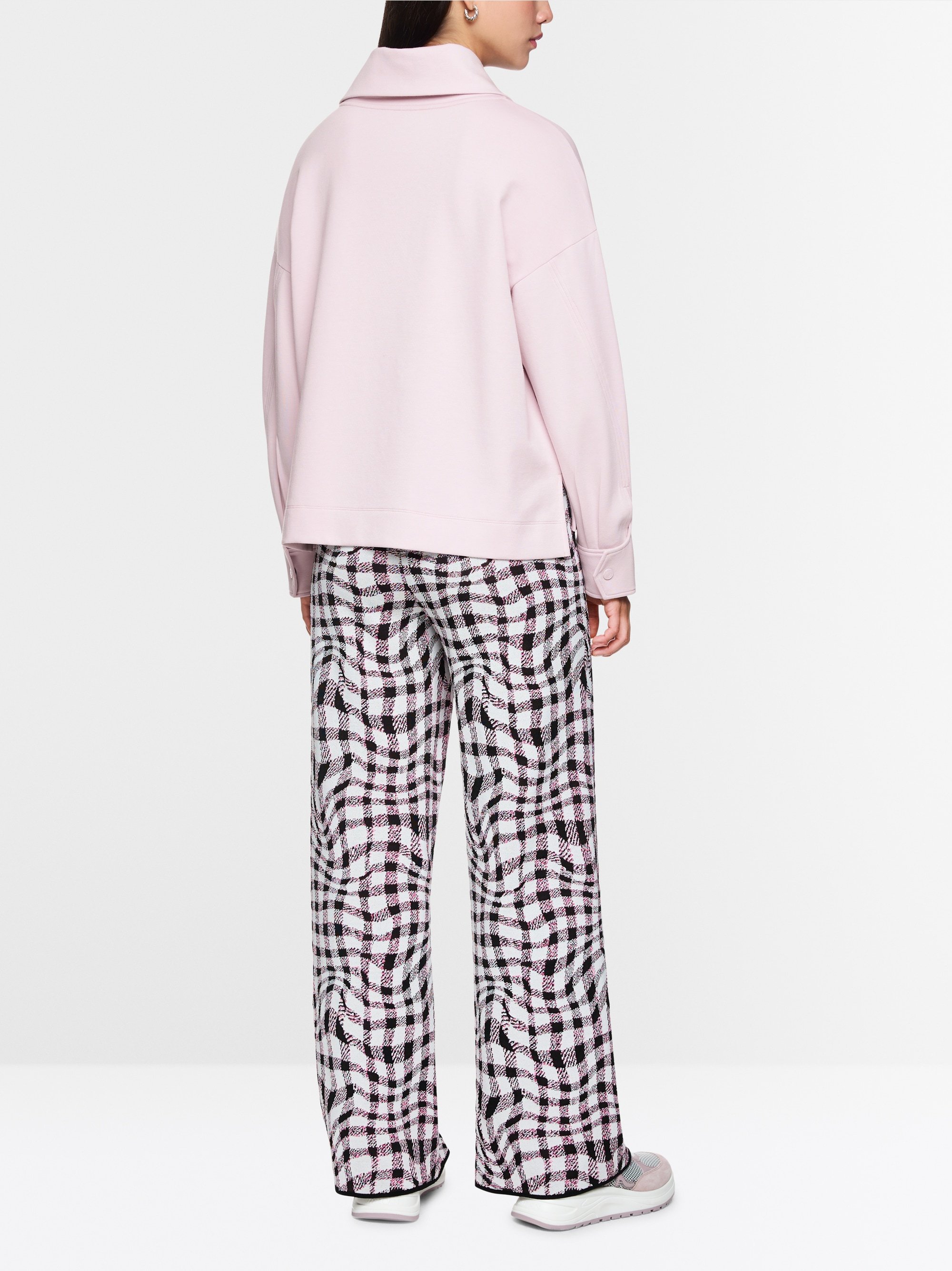 Sweatshirt with asymmetrical collar