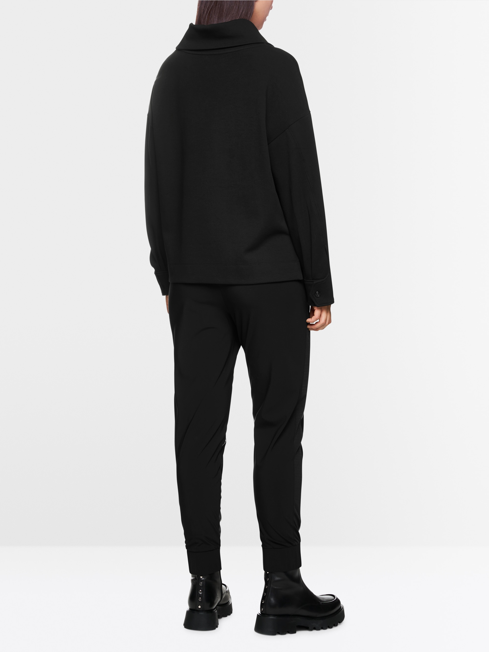 Sweatshirt with asymmetrical collar