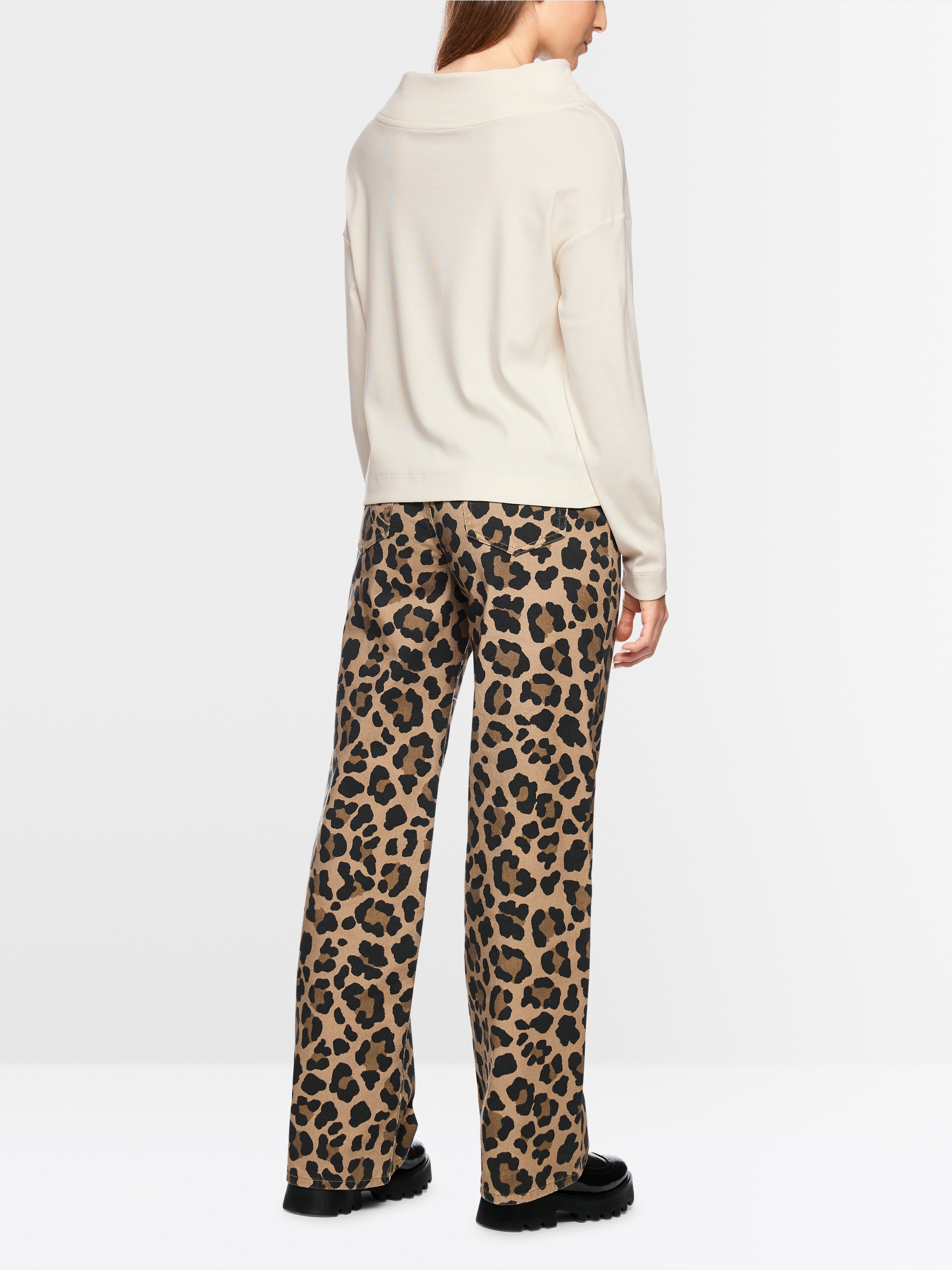 Long-sleeved shirt with boat neck