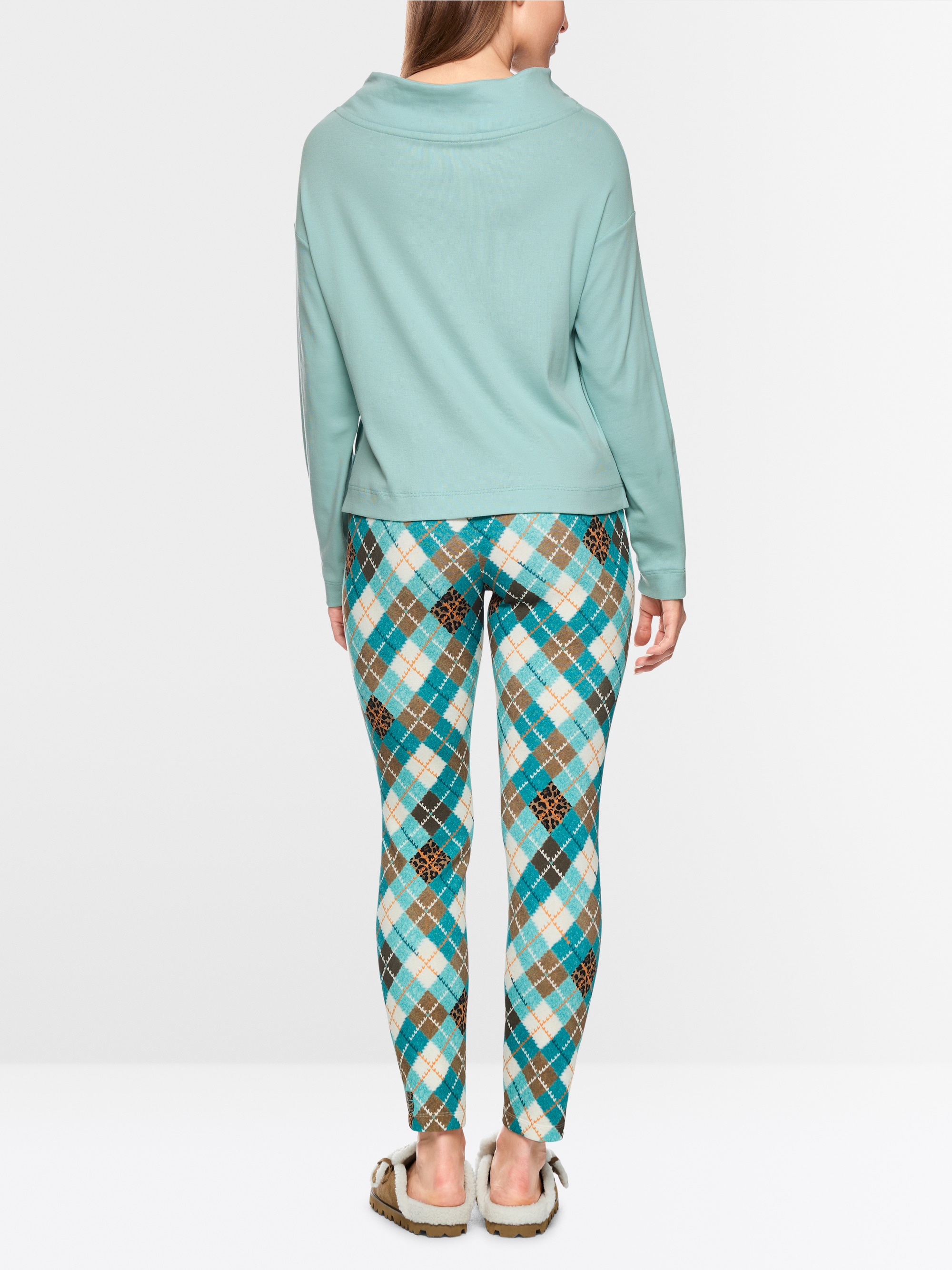 Long-sleeved shirt with boat neck