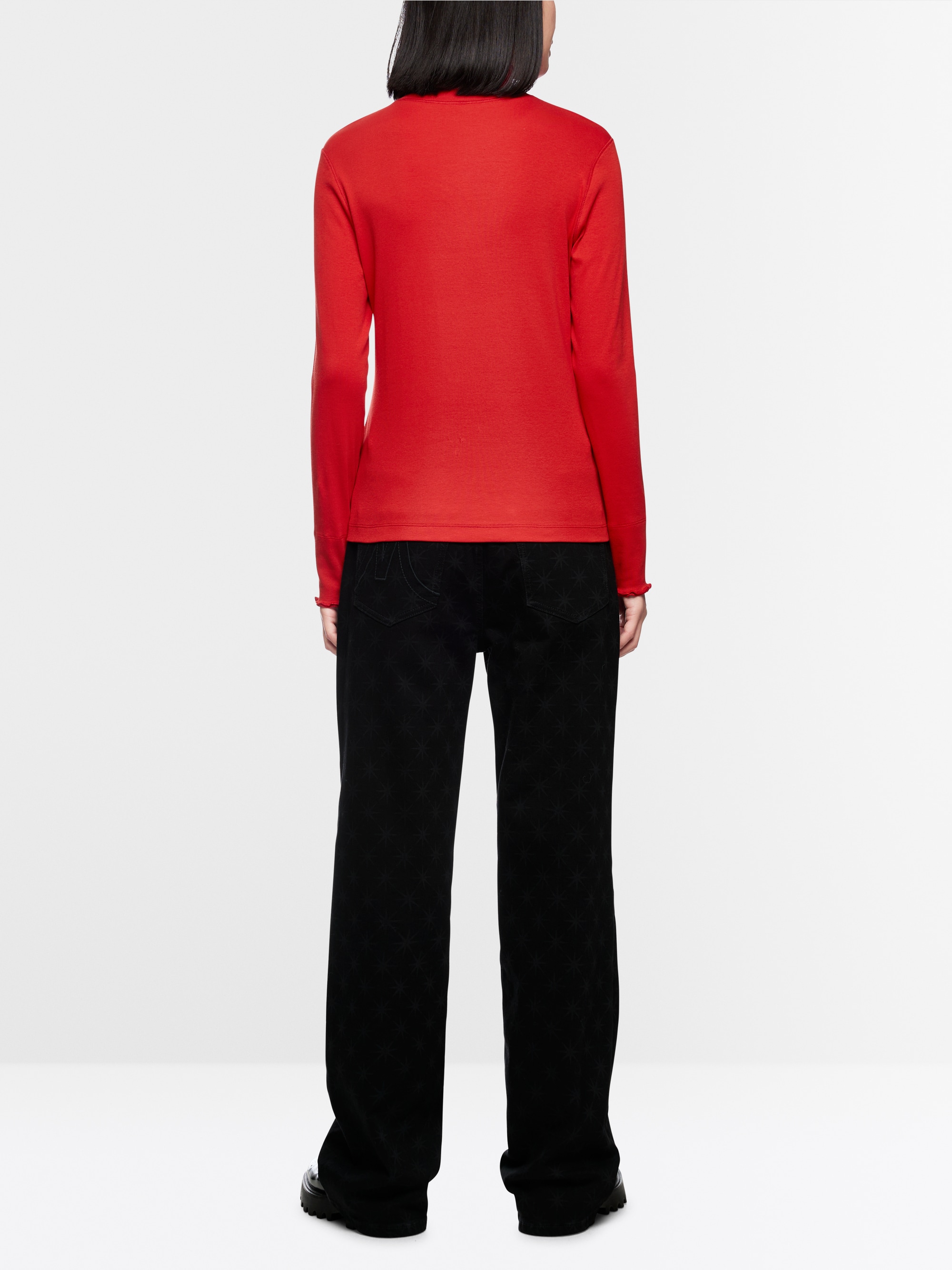 Plain long-sleeved turtleneck shirt