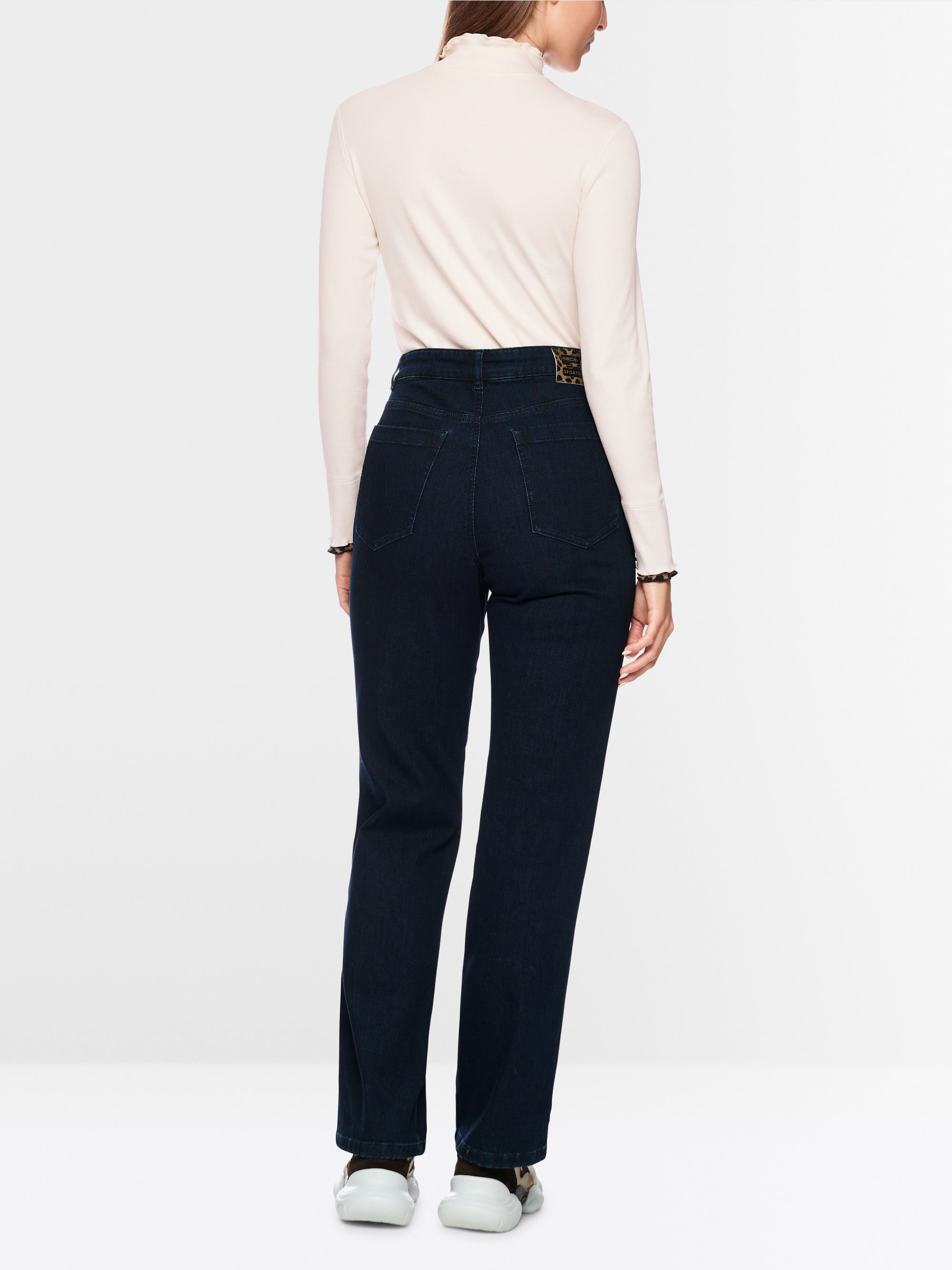 Fitted long-sleeved turtleneck shirt