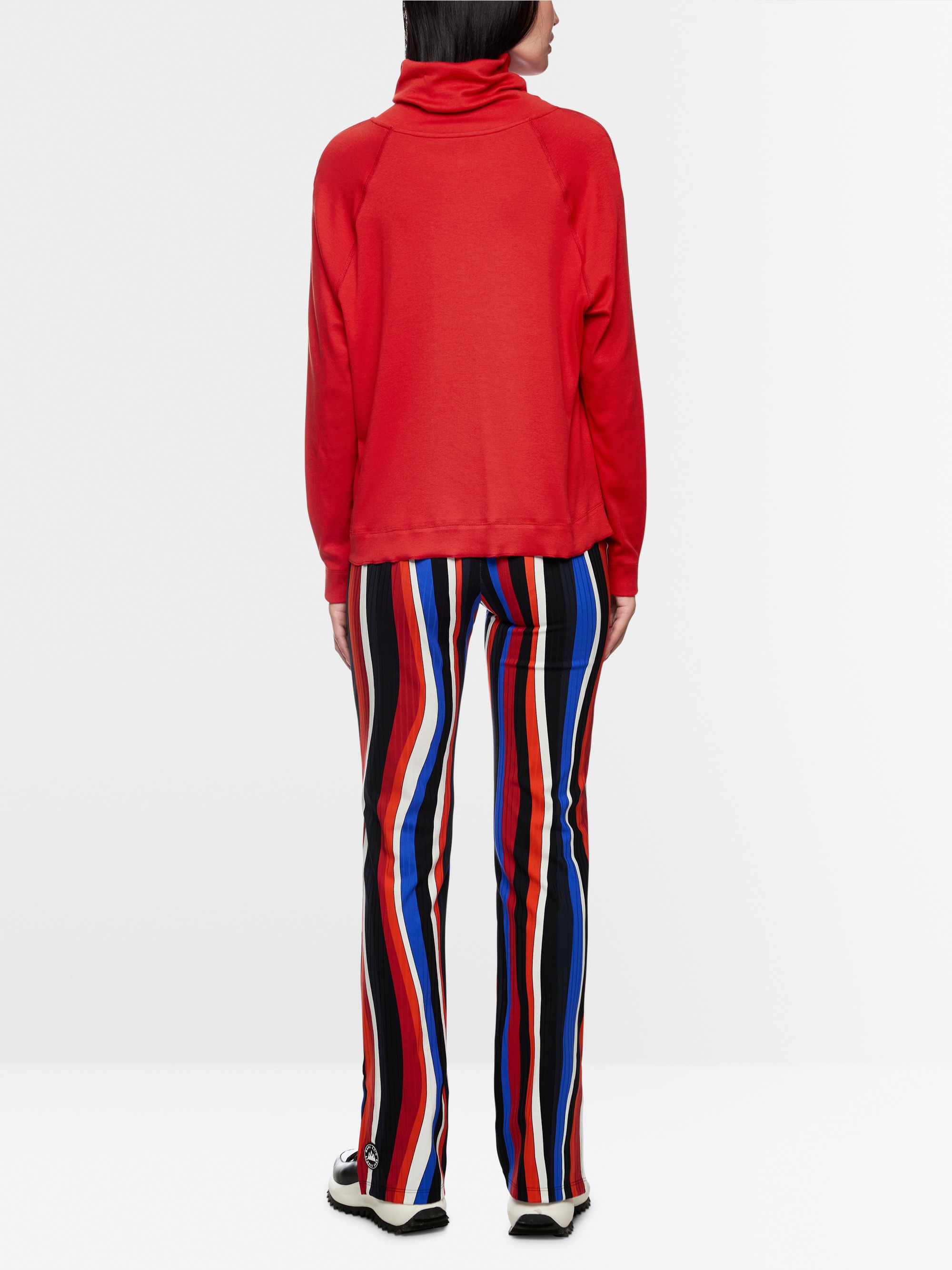 Long-sleeved turtleneck with drawstring