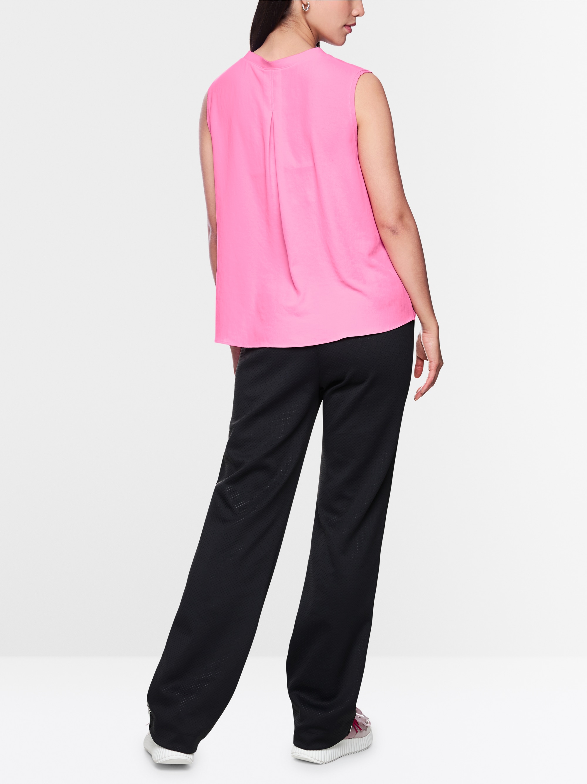 Loose sleeveless top