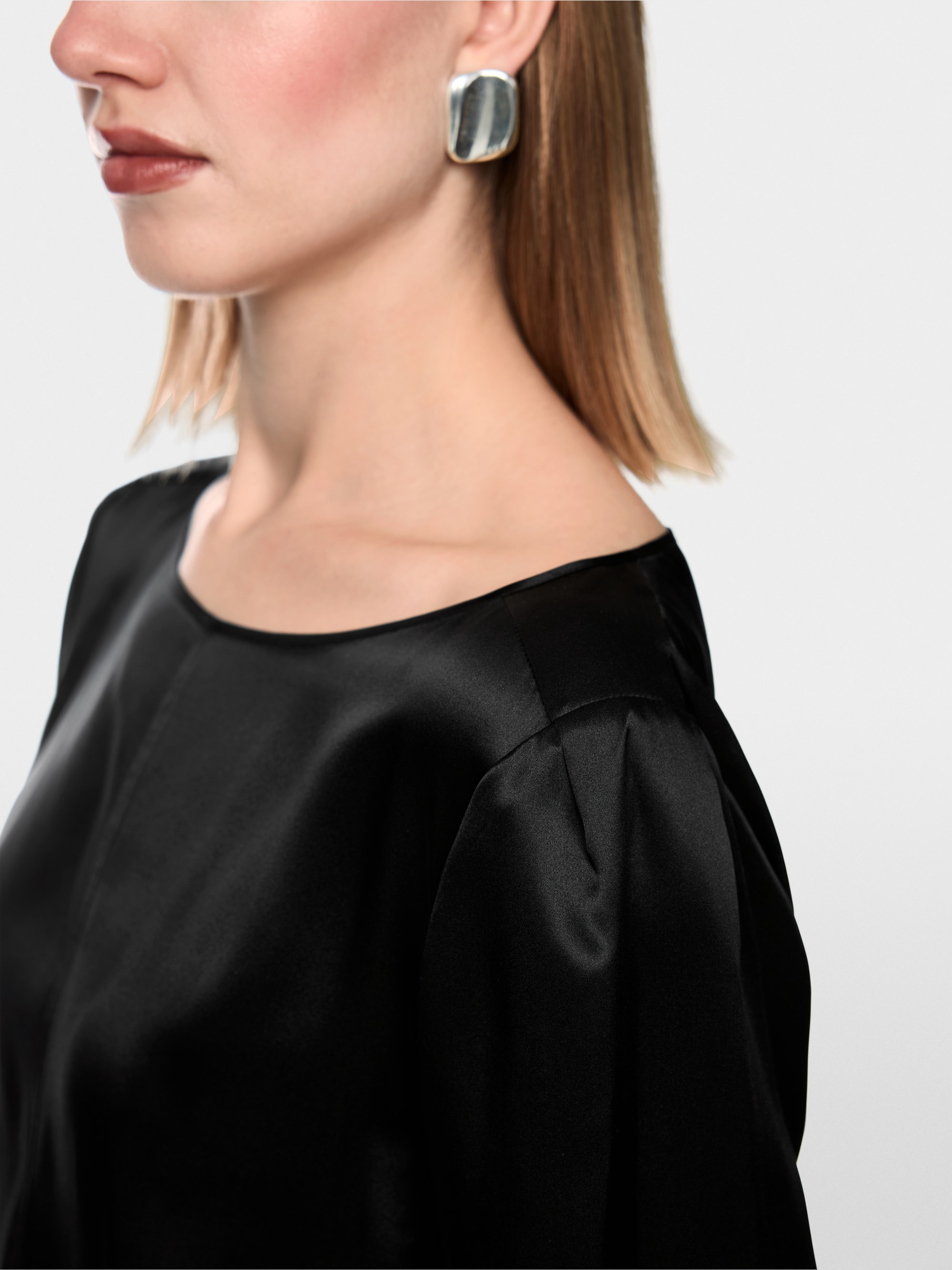 Feminine blouse in pure silk