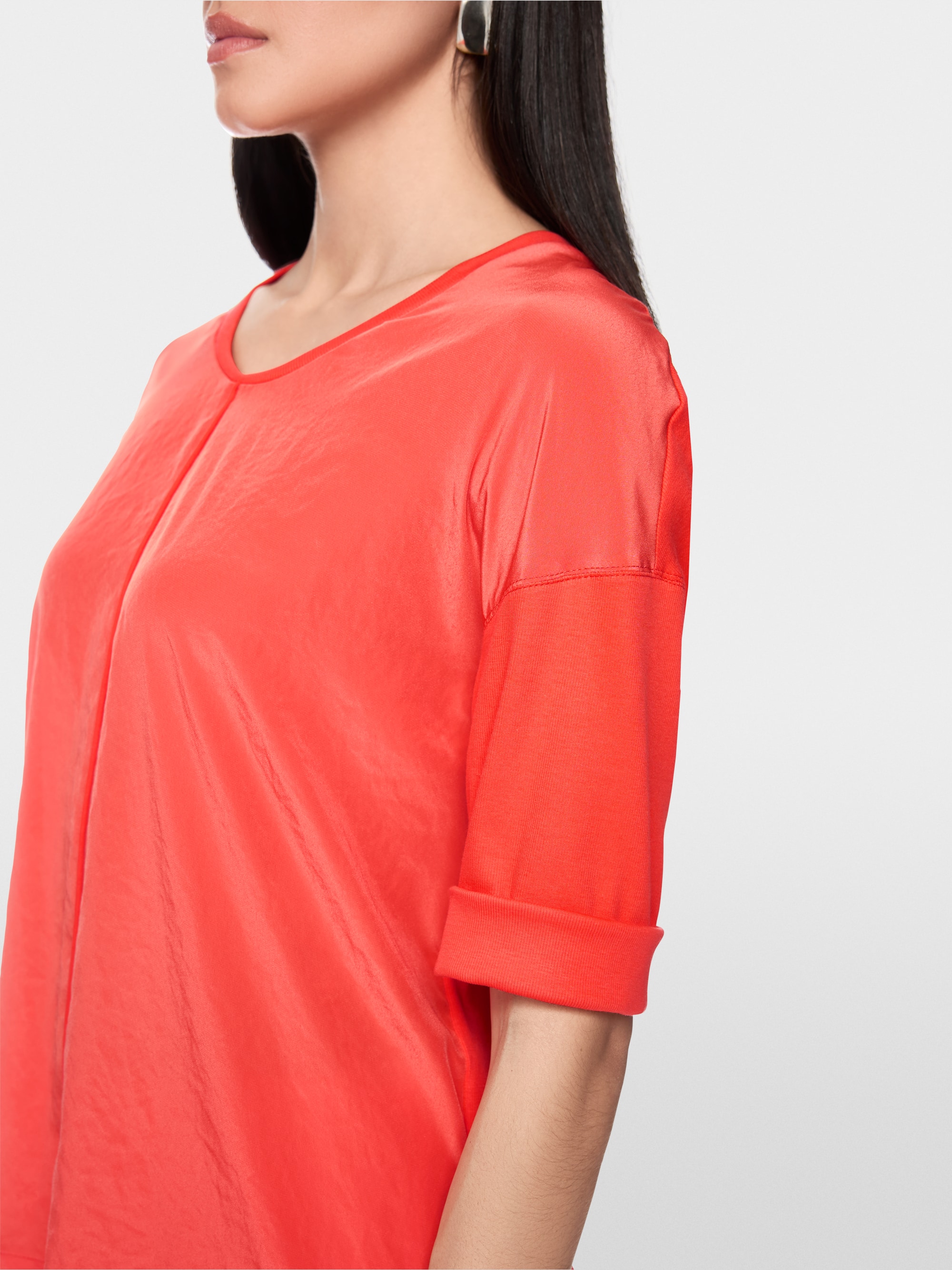 Wide blouse in material mix