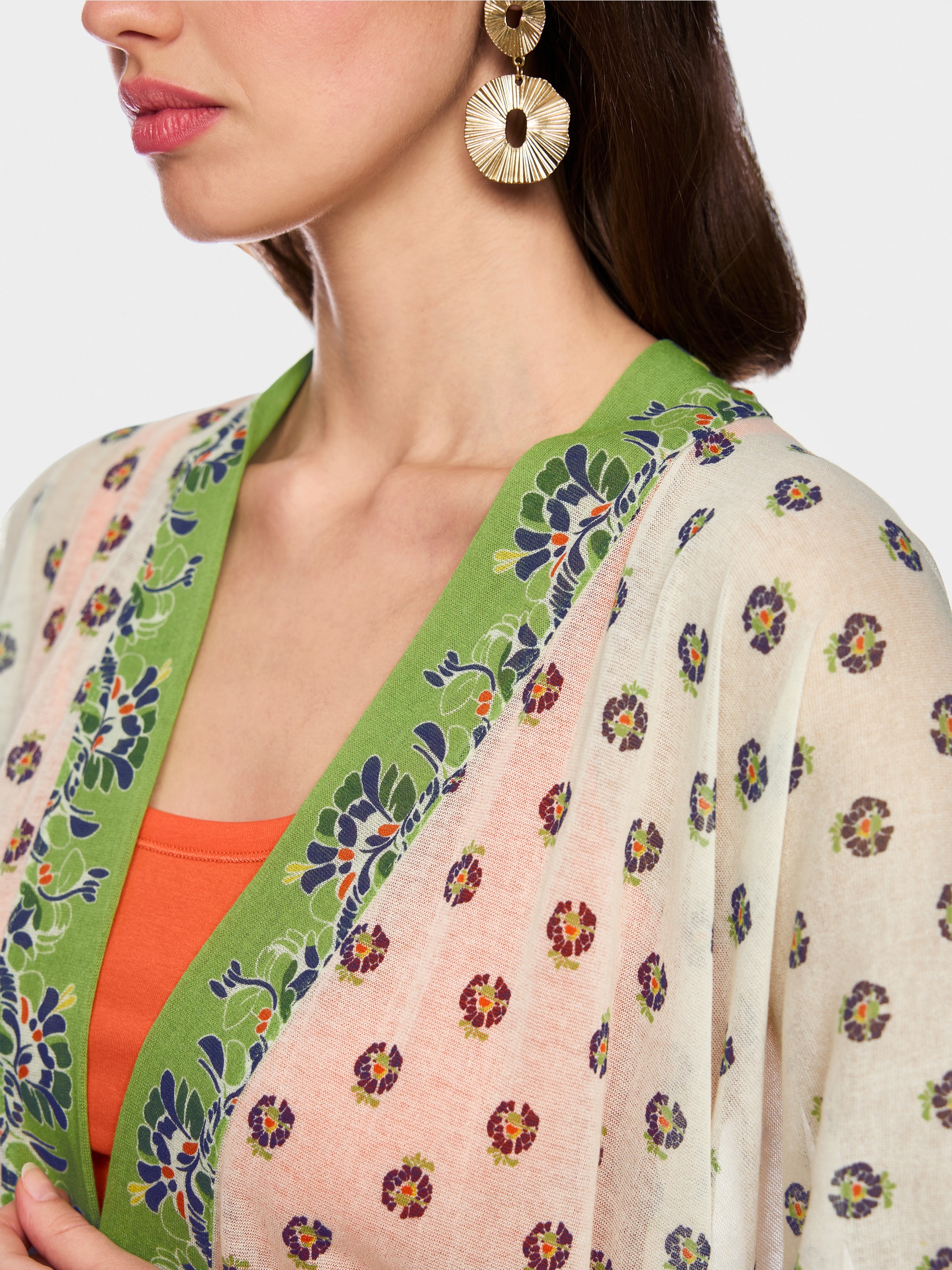 ‘Knitted in Germany’ printed cape