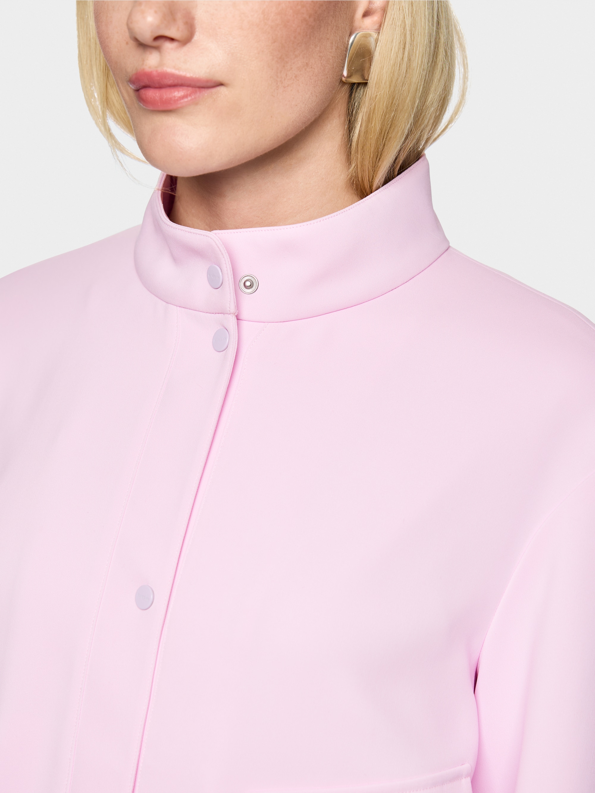 Jacket with small stand-up collar