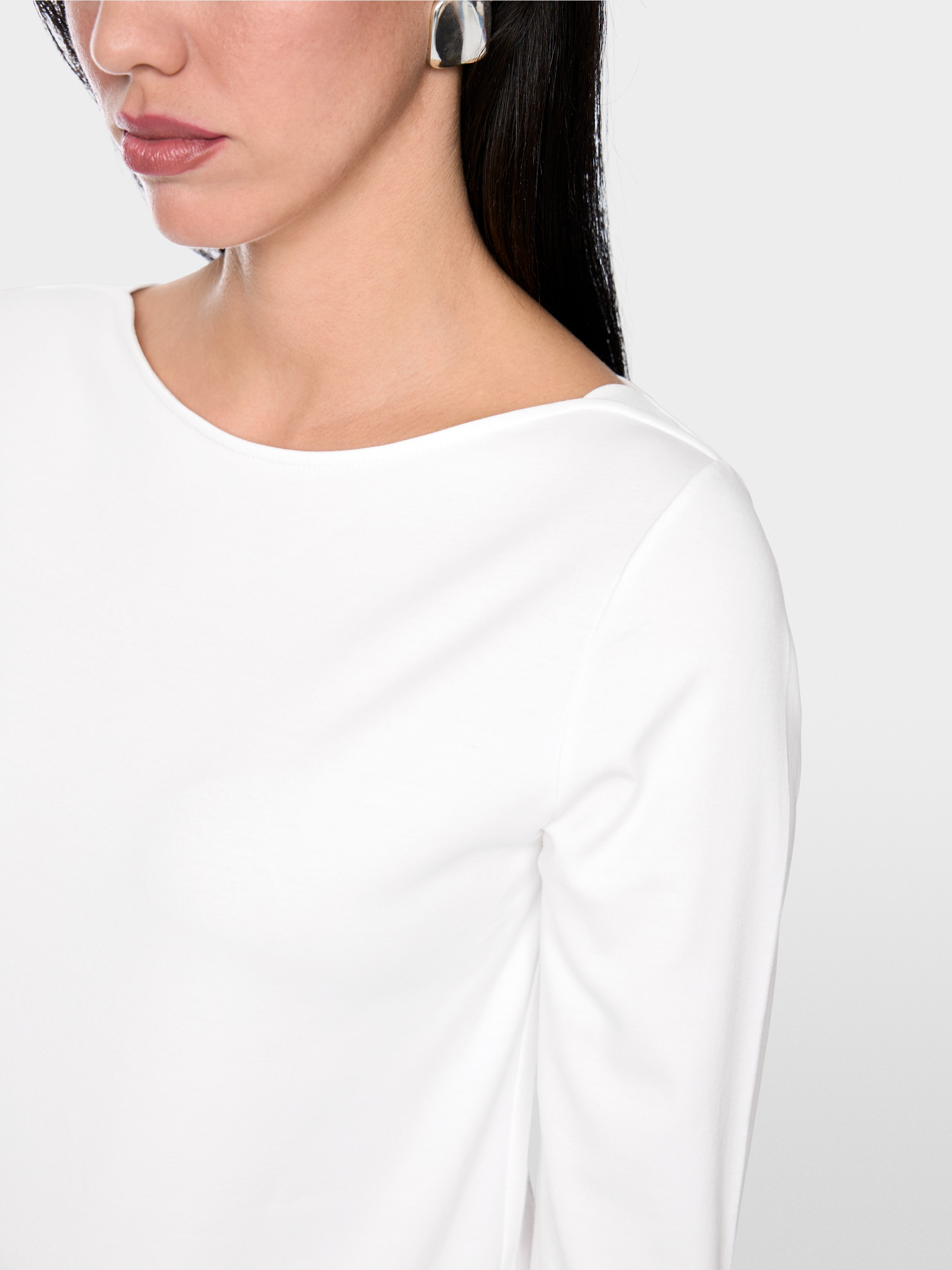 T-shirt with boat neck