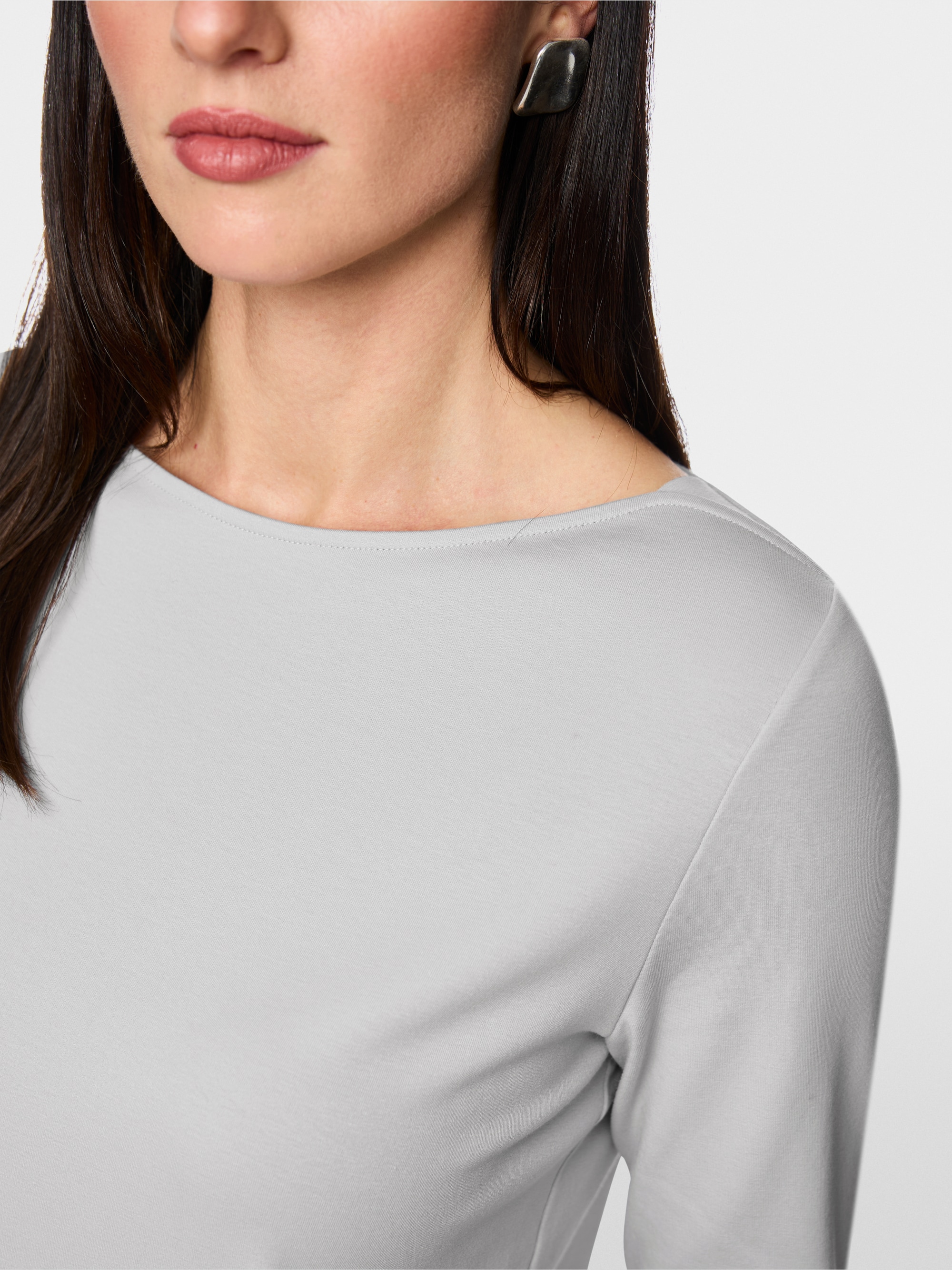 T-shirt with boat neck