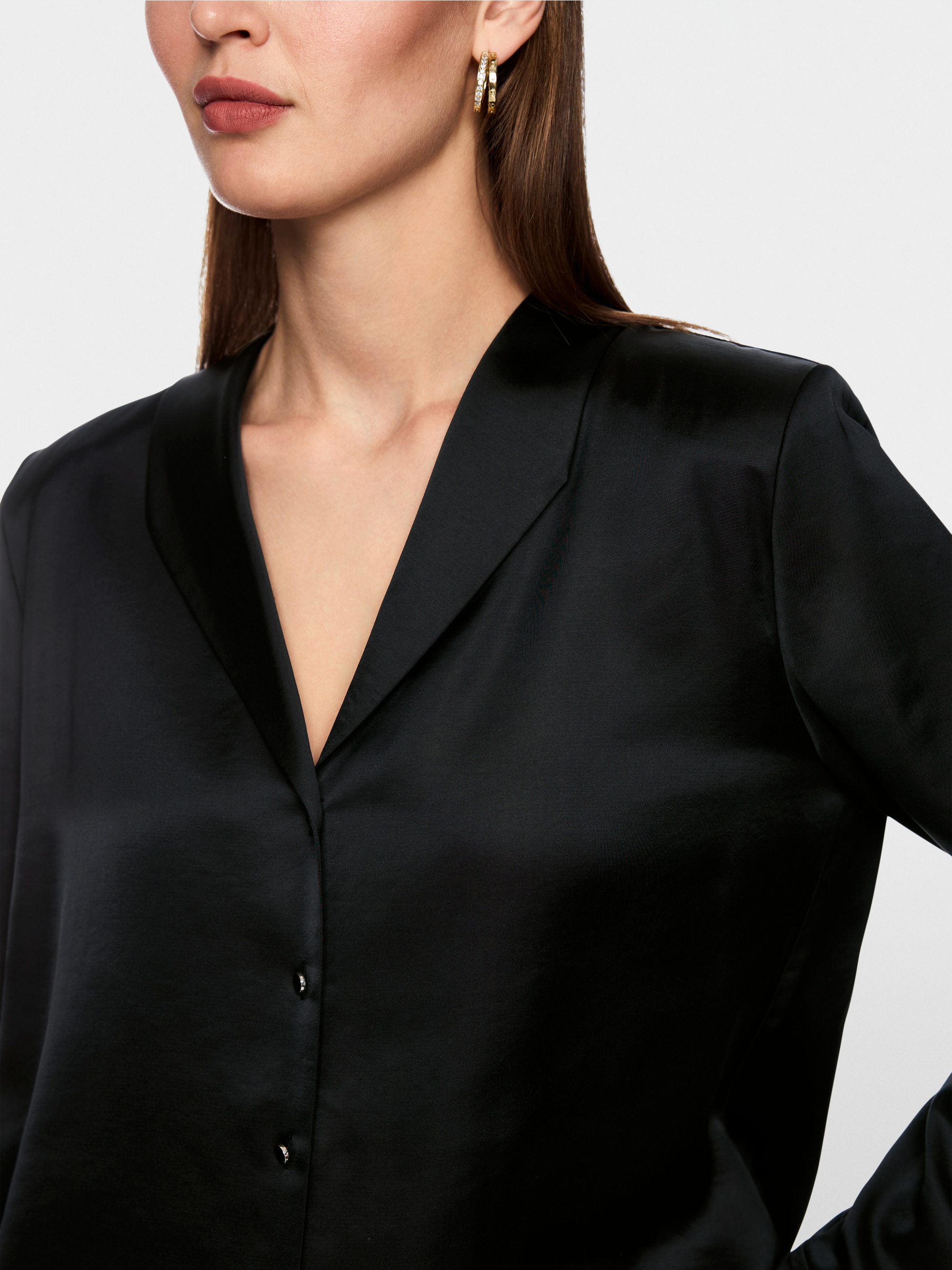 Blouse with lapel collar